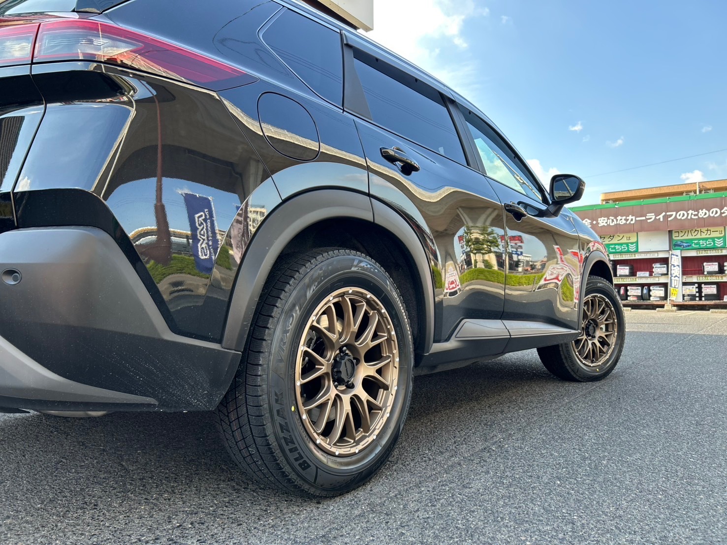 だいすけ 日産エクストレイルにWEDS MUDVANCE08 と ブリザックVRX3装着しました