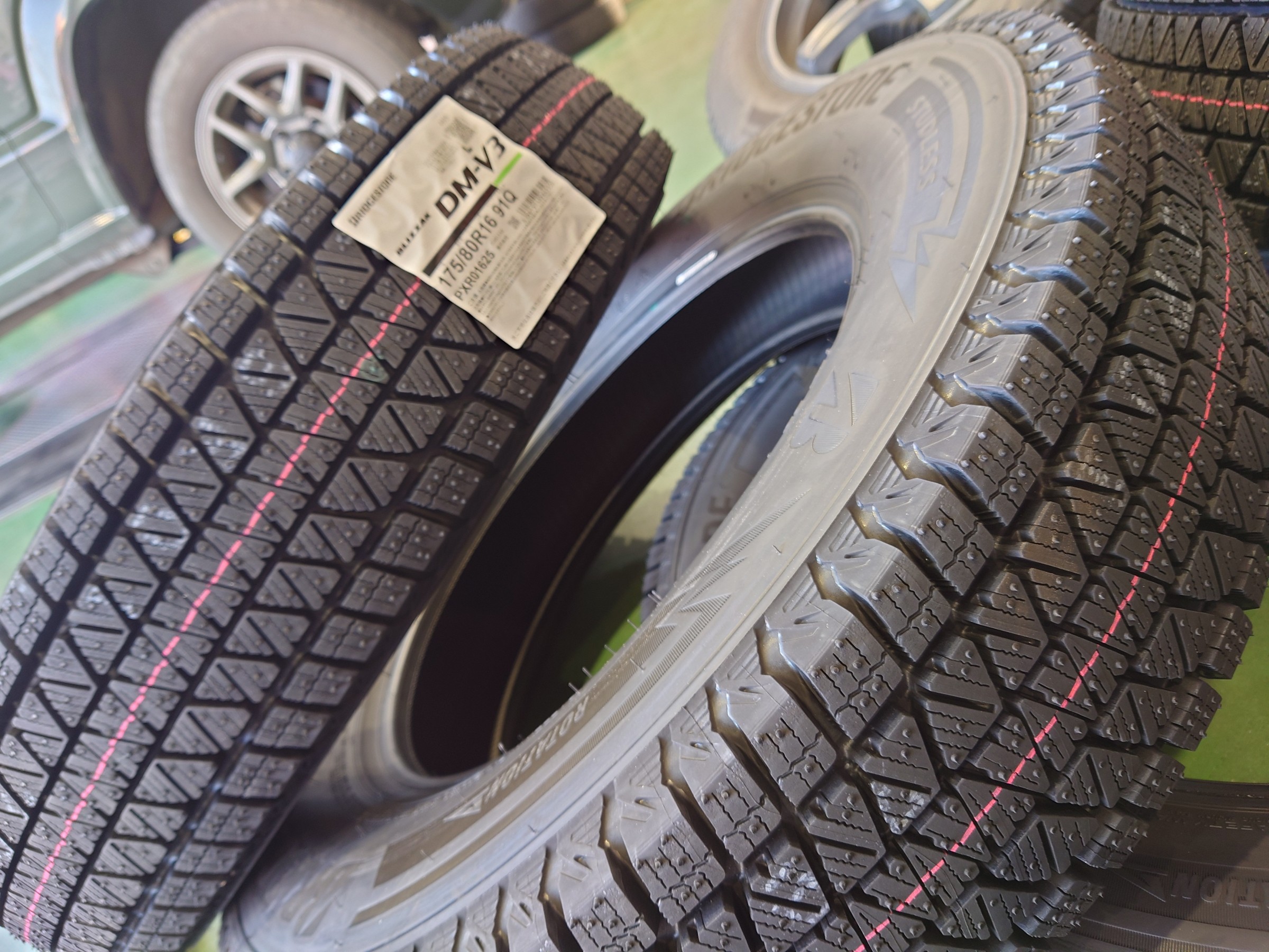 スズキ ジムニー スタッドレスタイヤ交換 175/80R16 DM-V3(^^) | 店舗