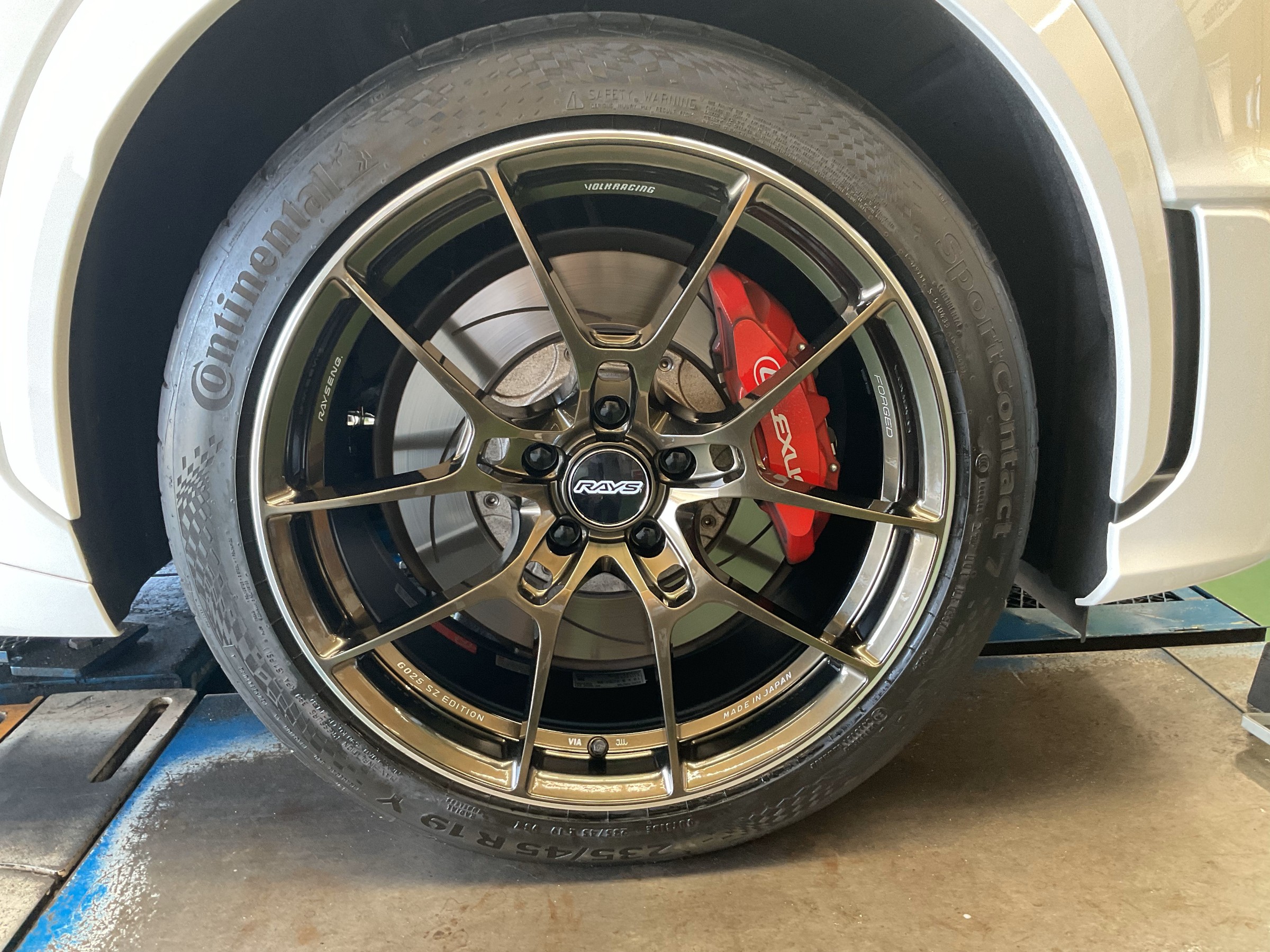 リシアンサス（Bグレ） レイズ、『G025 SZエディション』（限定仕様）、レクサス『LBX