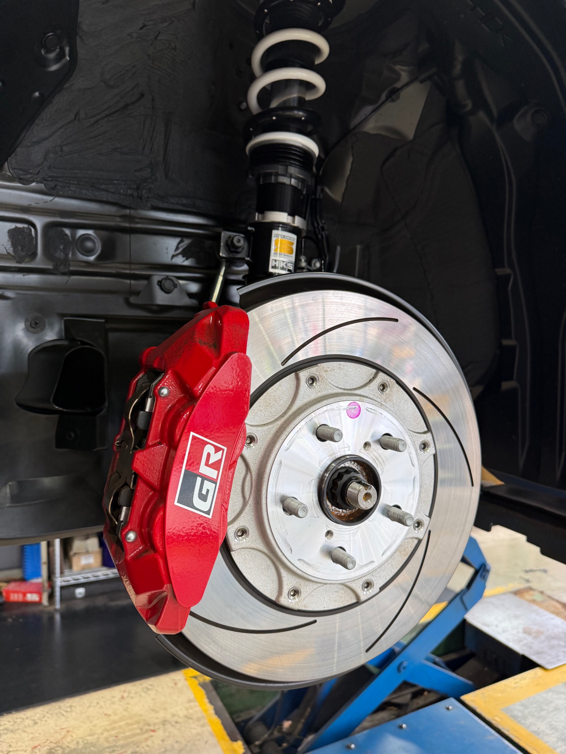 トヨタ GRカローラ ブレーキパッド交換 | 店舗おススメ情報 | タイヤ館