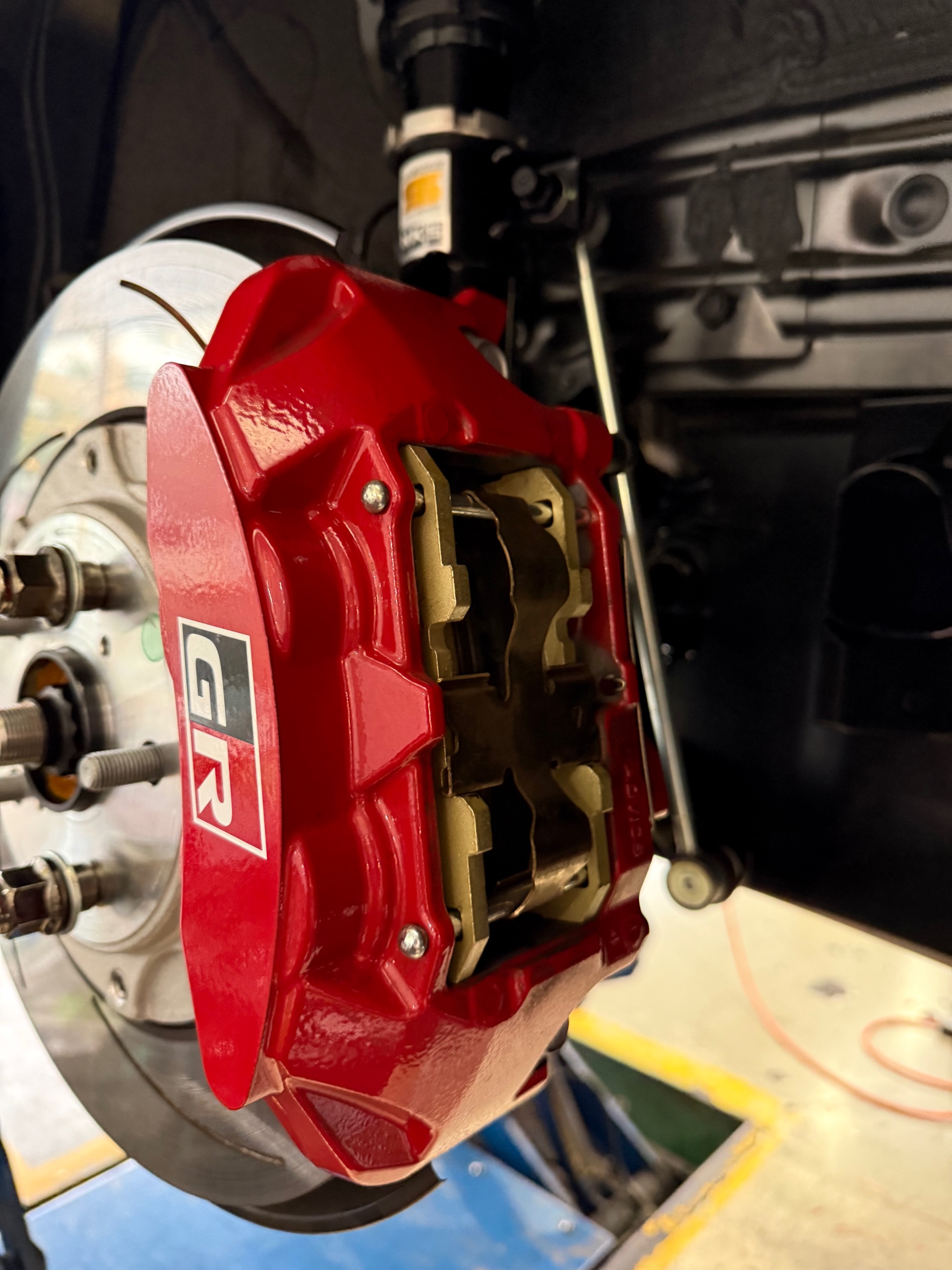 トヨタ GRカローラ ブレーキパッド交換 | 店舗おススメ情報 | タイヤ館