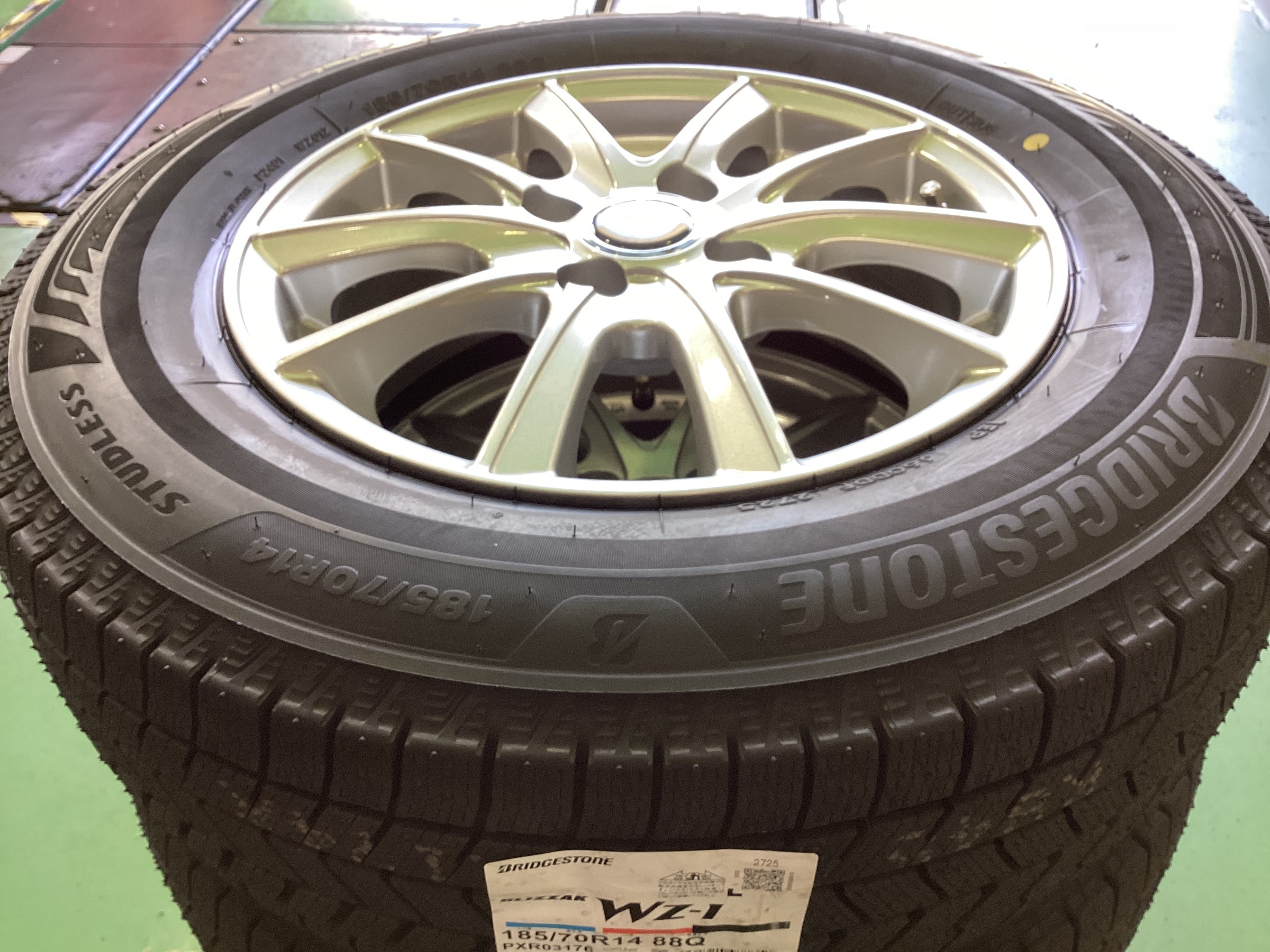 スタッドレスタイヤホイールセット取付け】日産ノート×ブリザックWZ-1