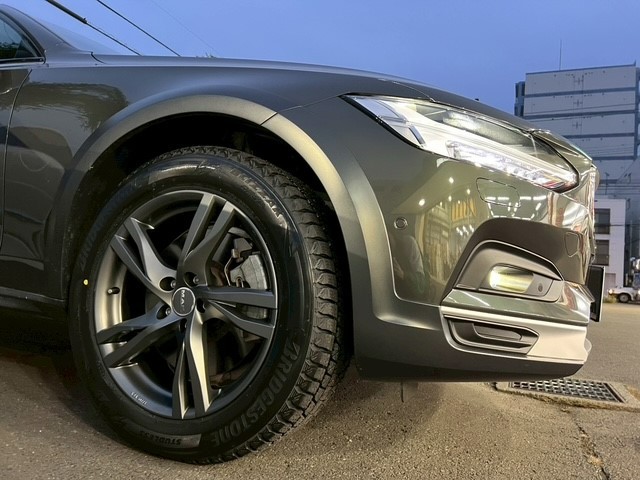 ボルボ　V90クロスカントリー　冬タイヤ