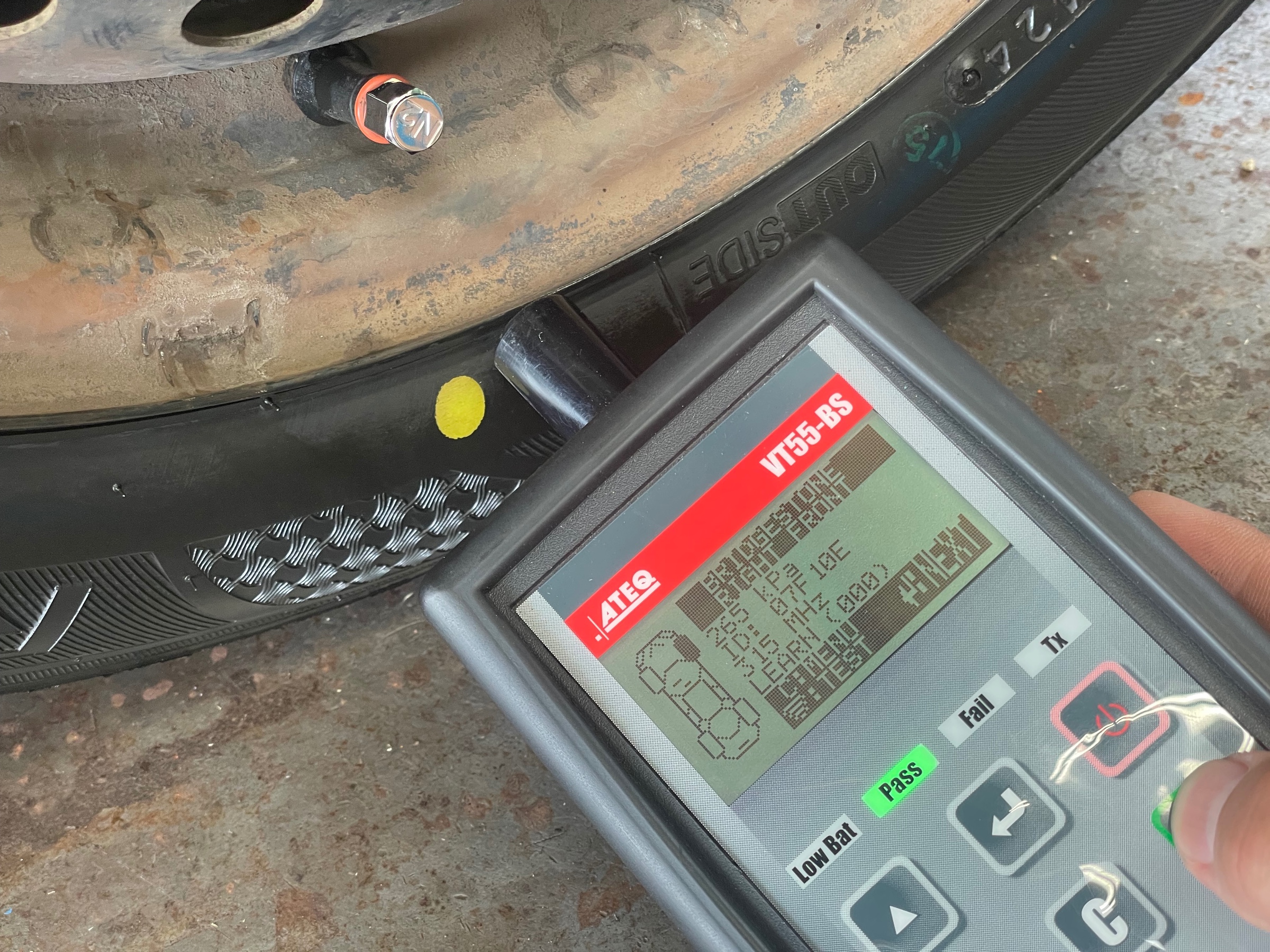 タイヤ館土山 ダイハツ ミラココア L675S　タイヤ交換・TPMSセンサーバルブ交換