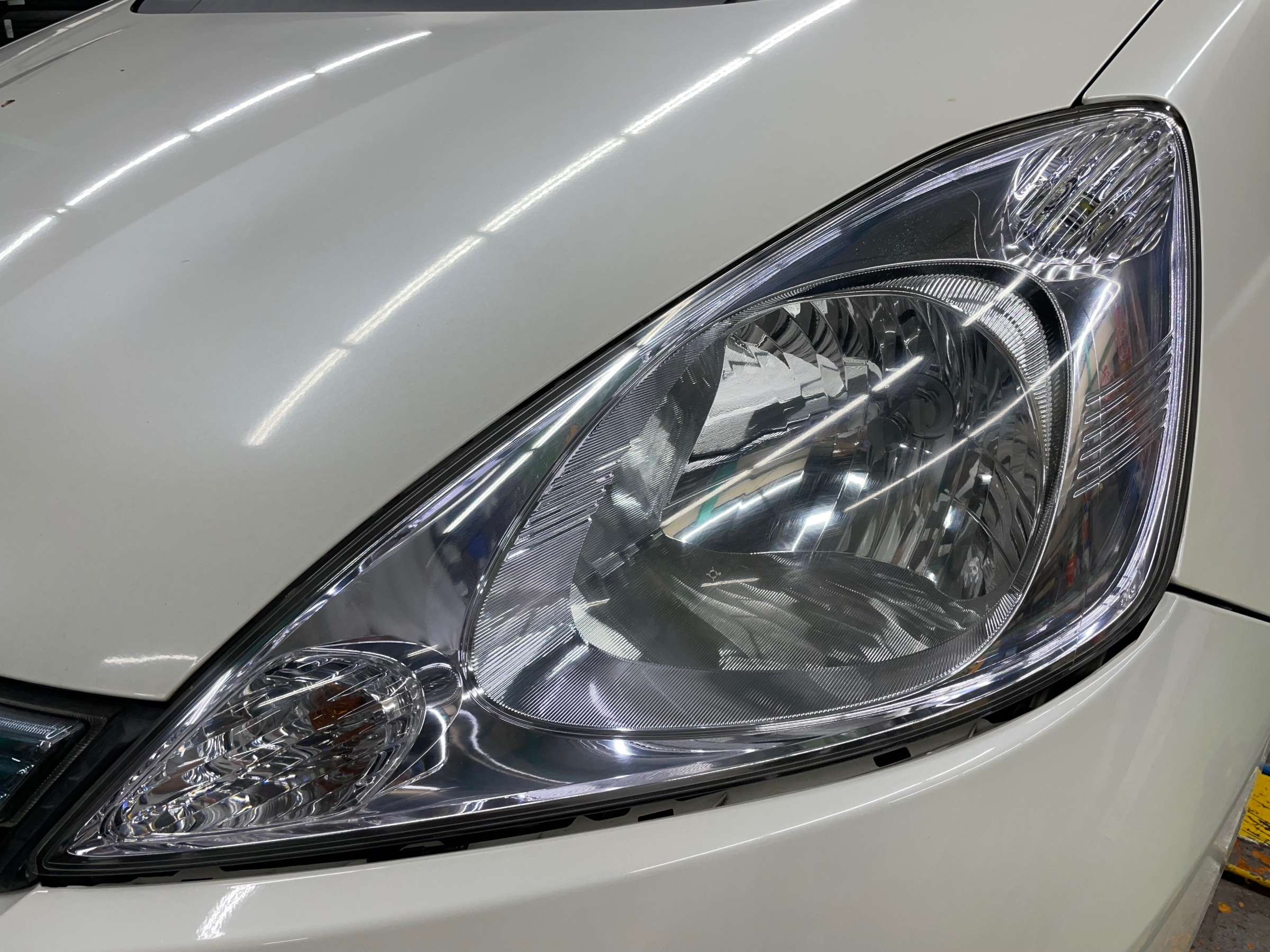 タイヤ館土山　ホンダ フィットシャトル GP2　ヘッドライトコーティング施工