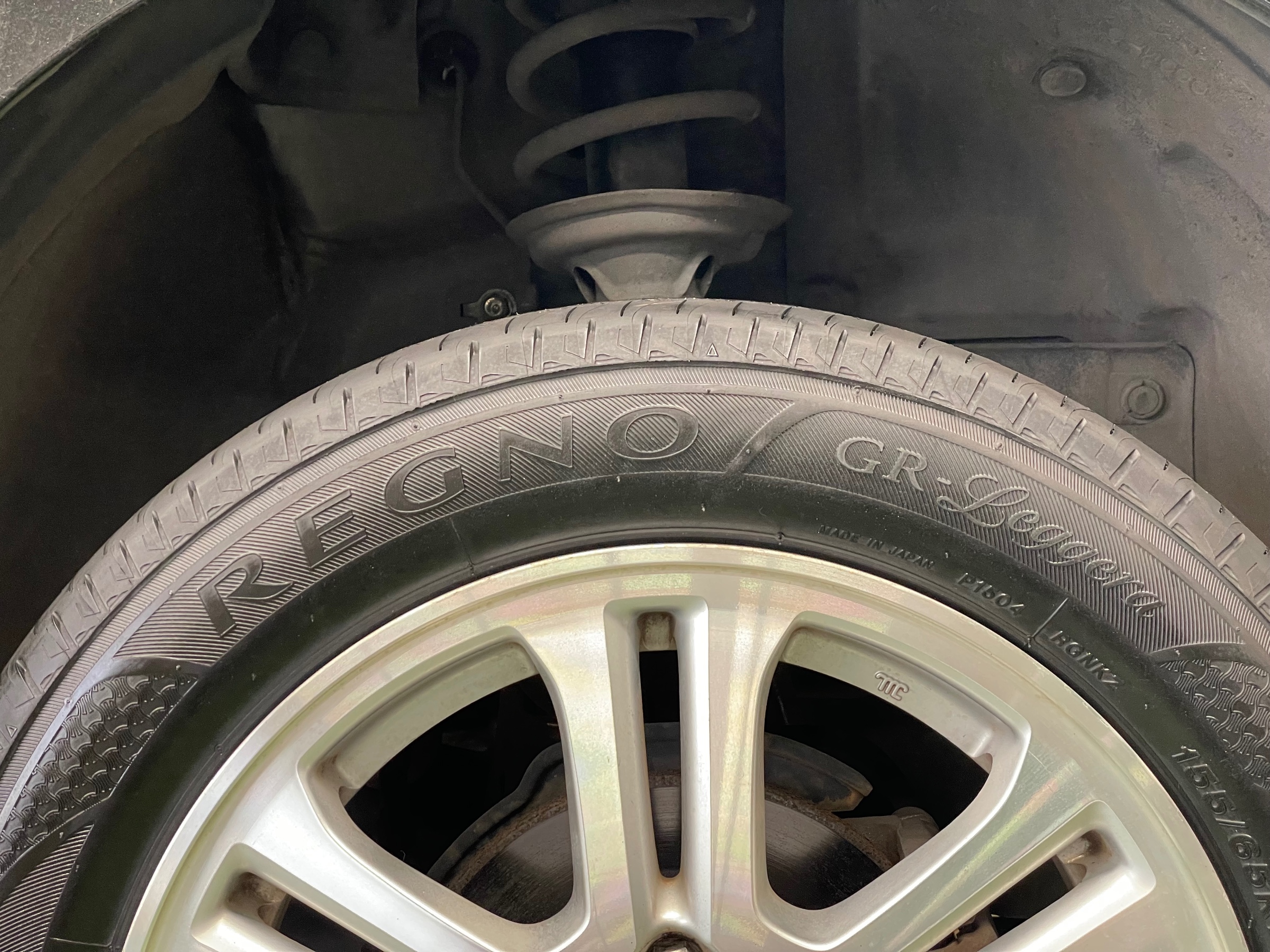 タイヤ館土山 ホンダ N-BOXカスタム JF1　タイヤ交換