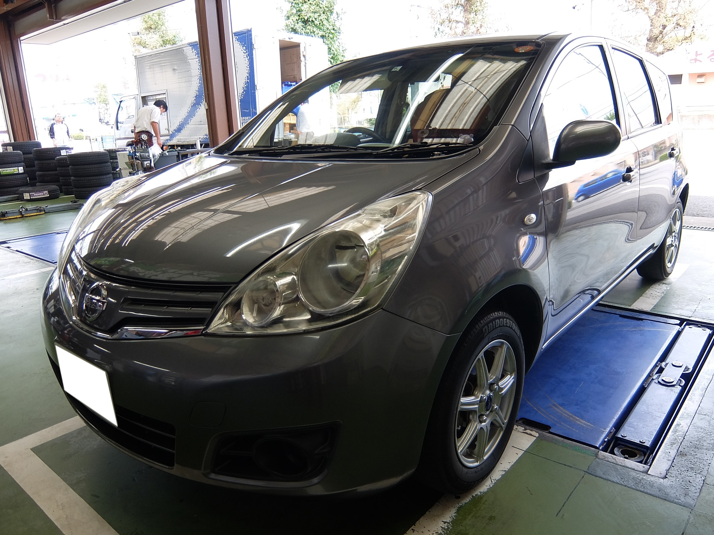 日産 ノート ドアミラー交換 日産 ノート その他 パーツ取付 各種用品取付 サービス事例 タイヤ館 うしく上柏田 茨城県のタイヤ カー用品ショップ タイヤからはじまる トータルカーメンテナンス タイヤ館グループ