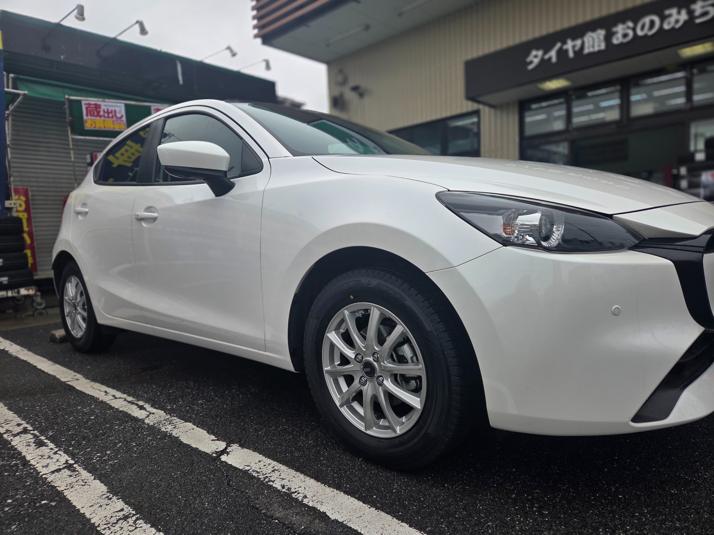 MAZDA2　スタッドレスタイヤ