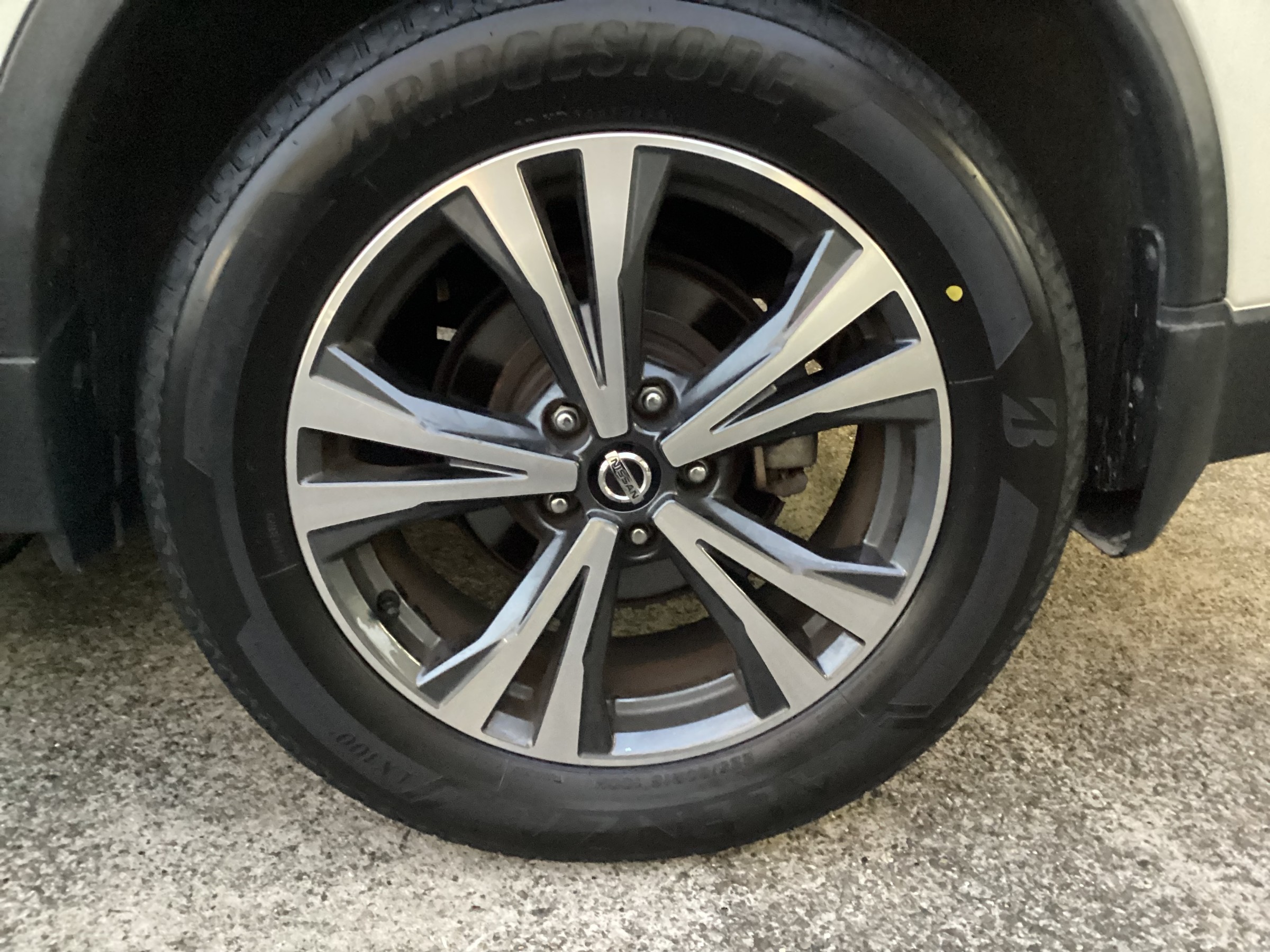 エクストレイル（T32) タイヤ交換 225/60R18 ALENZA LX100 | 店舗お