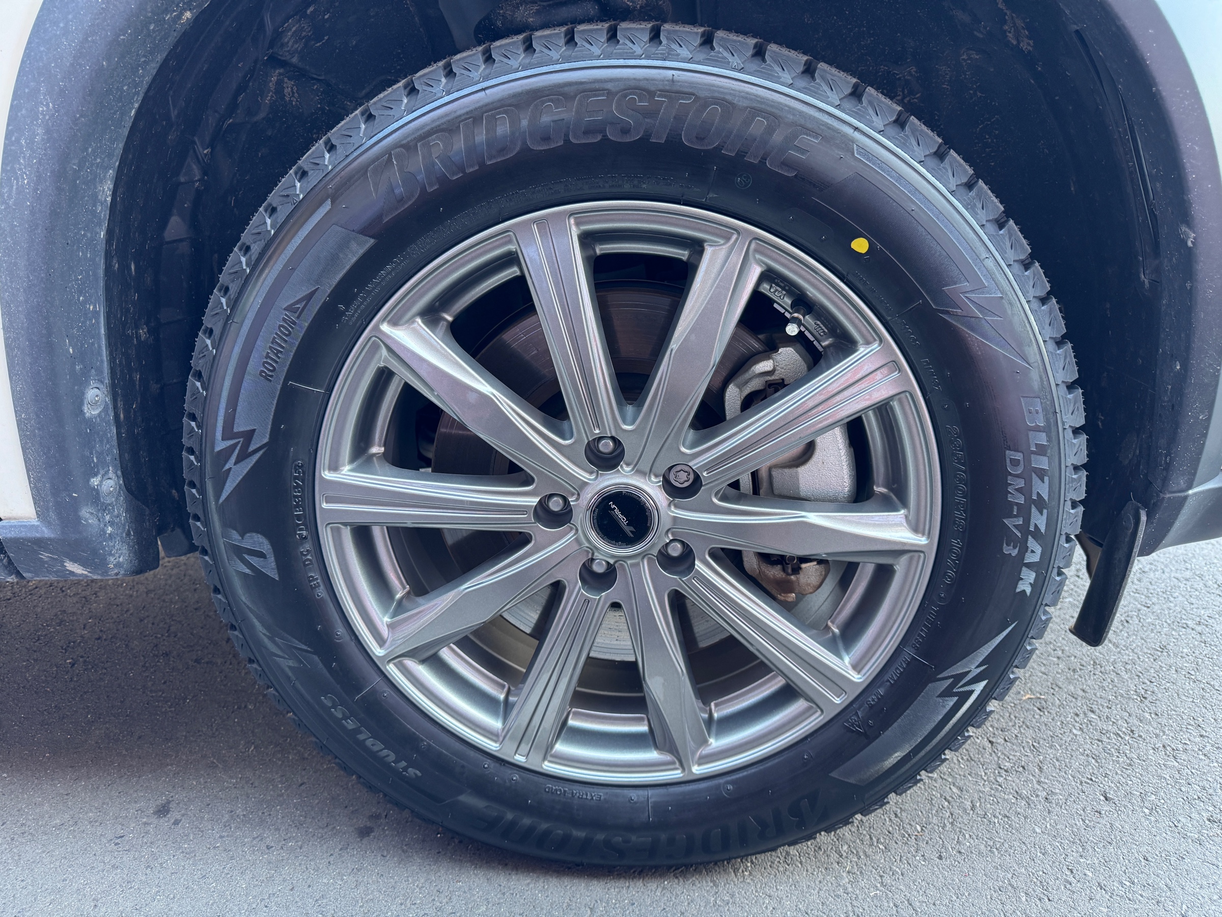 ニッサン T33 エクストレイル】スタッドレスアルミセットお取り付け