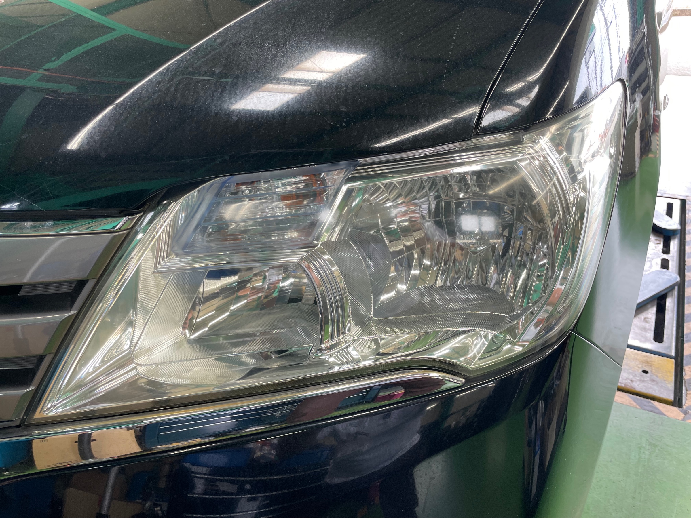 タイヤ館土山　日産 セレナ HC26　ヘッドライトコーティング施工