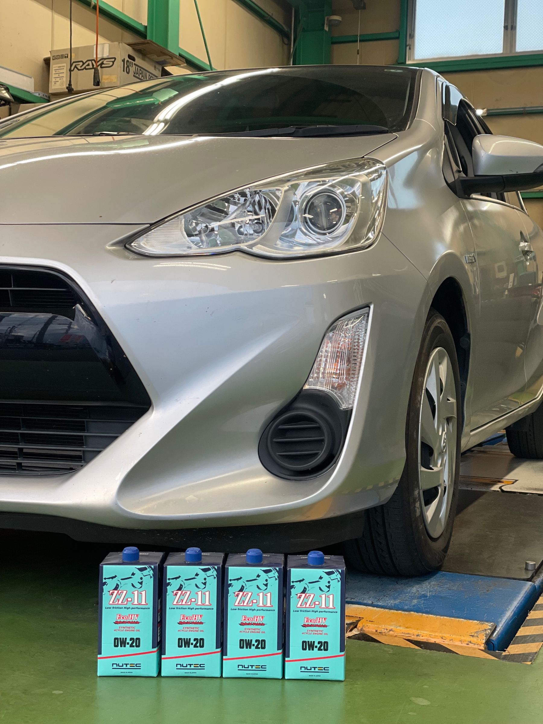 タイヤ館土山 トヨタ アクア NHP10　エンジンオイル交換