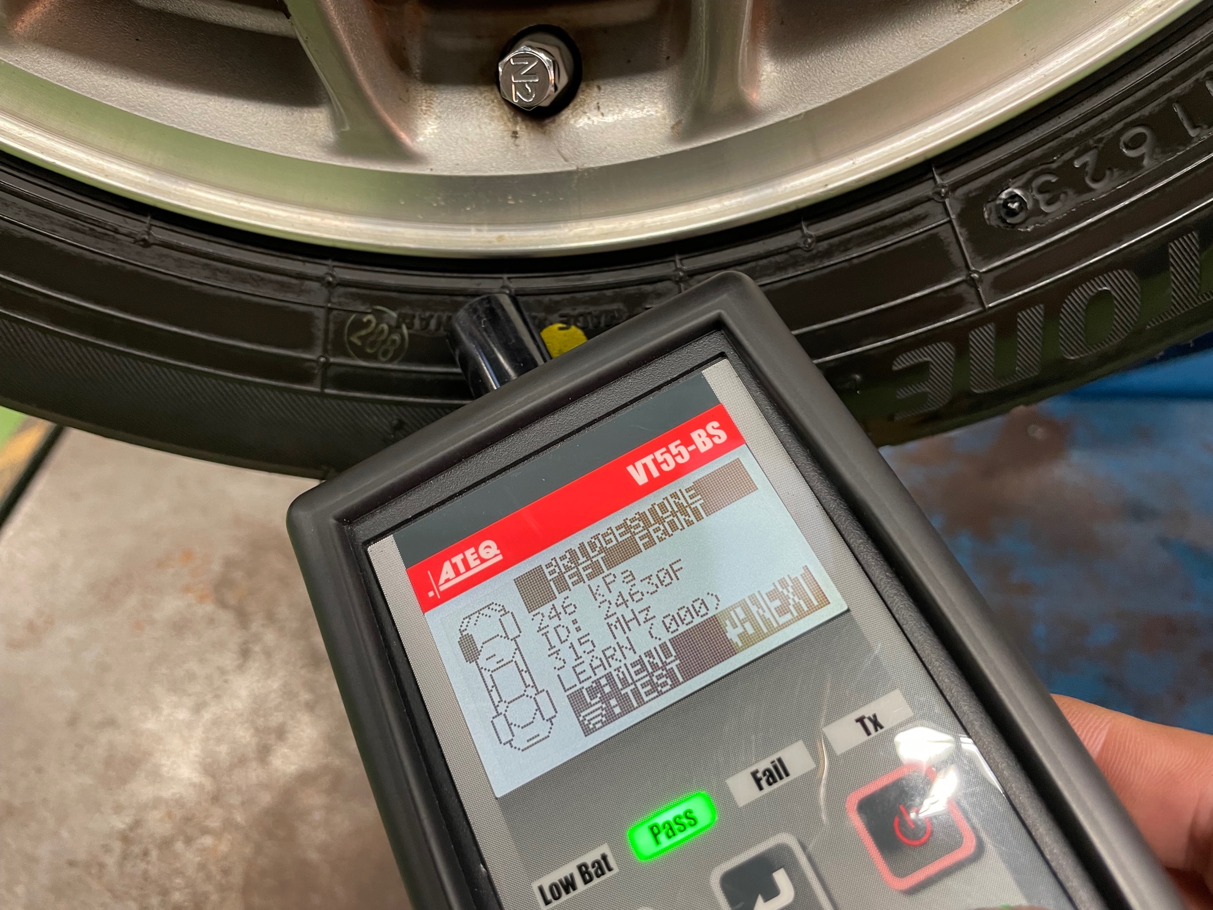 タイヤ館土山　ホンダ ライフダンク JB3　タイヤ交換・TPMSセンサーバルブ交換