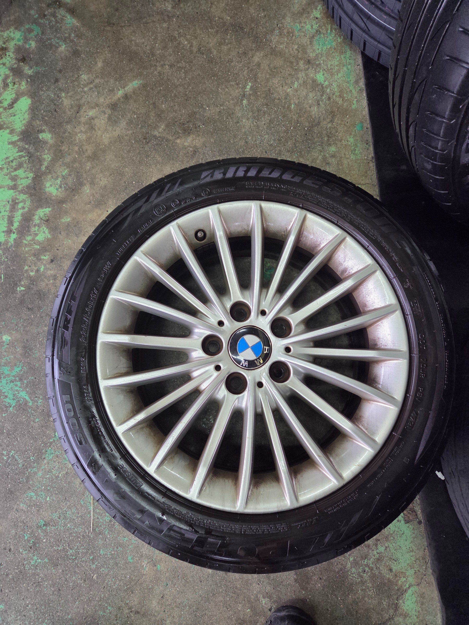 交換前のタイヤ