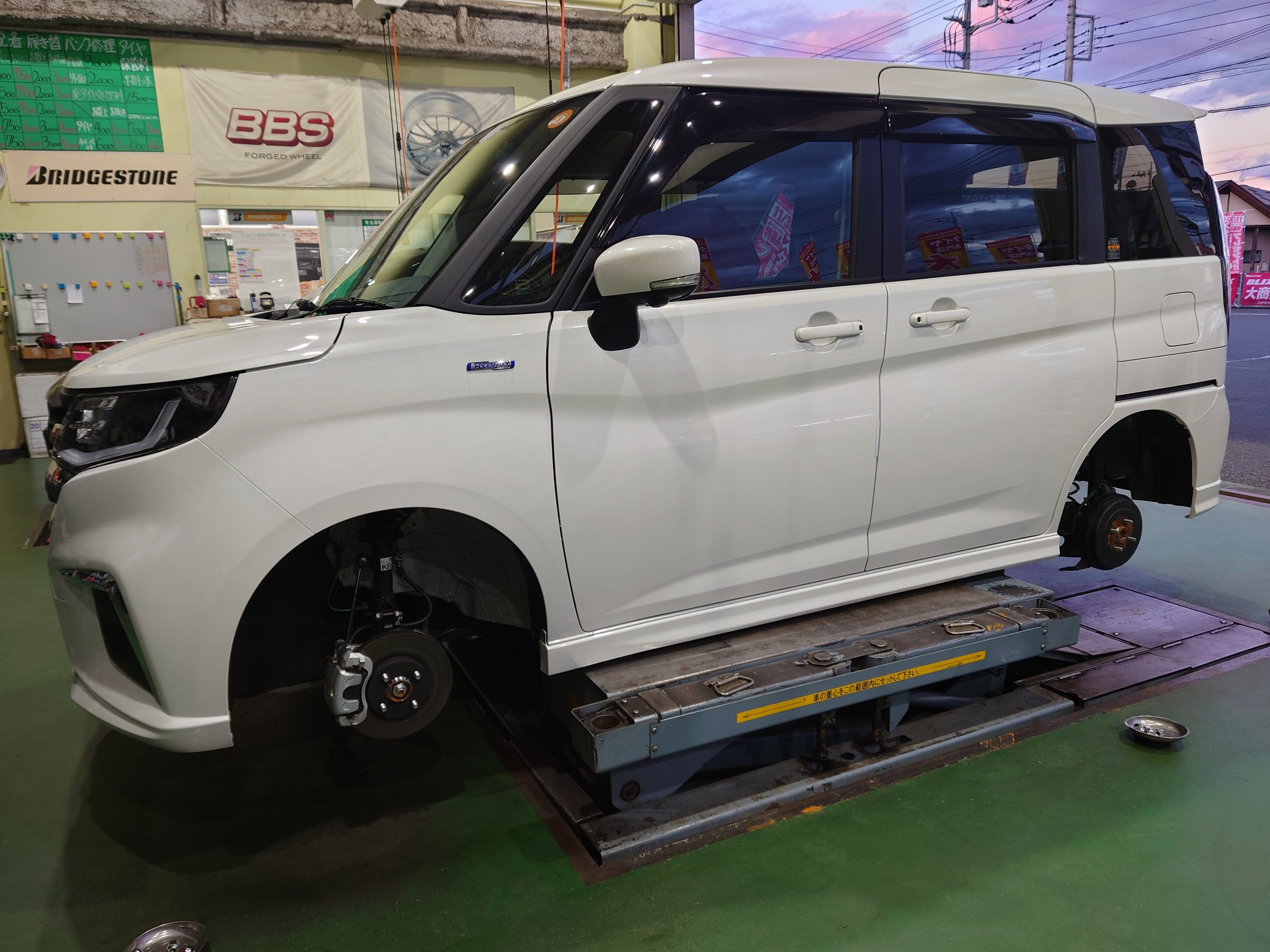 スズキ ソリオ スタッドレスタイヤセット ブリザックVRX3 165/65R15