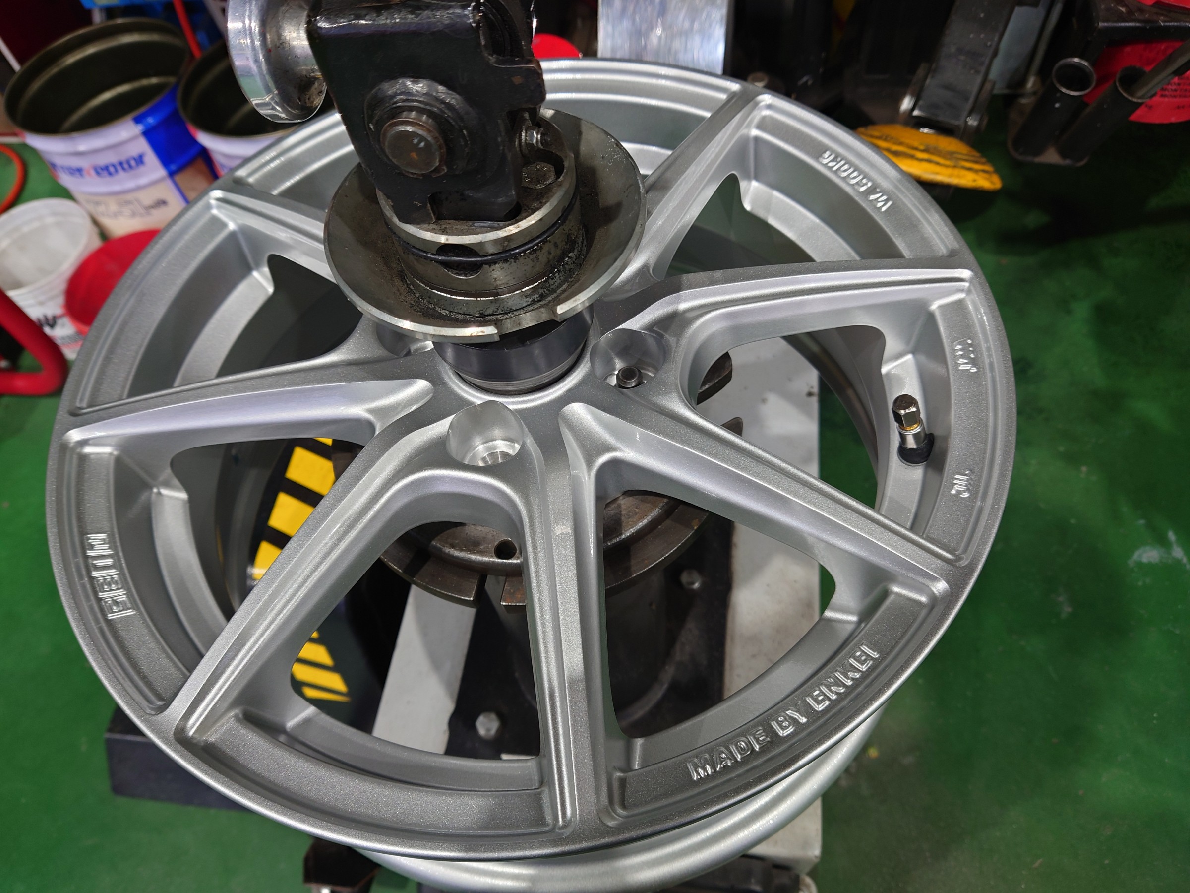 スズキ ソリオ スタッドレスタイヤセット ブリザックVRX3 165/65R15