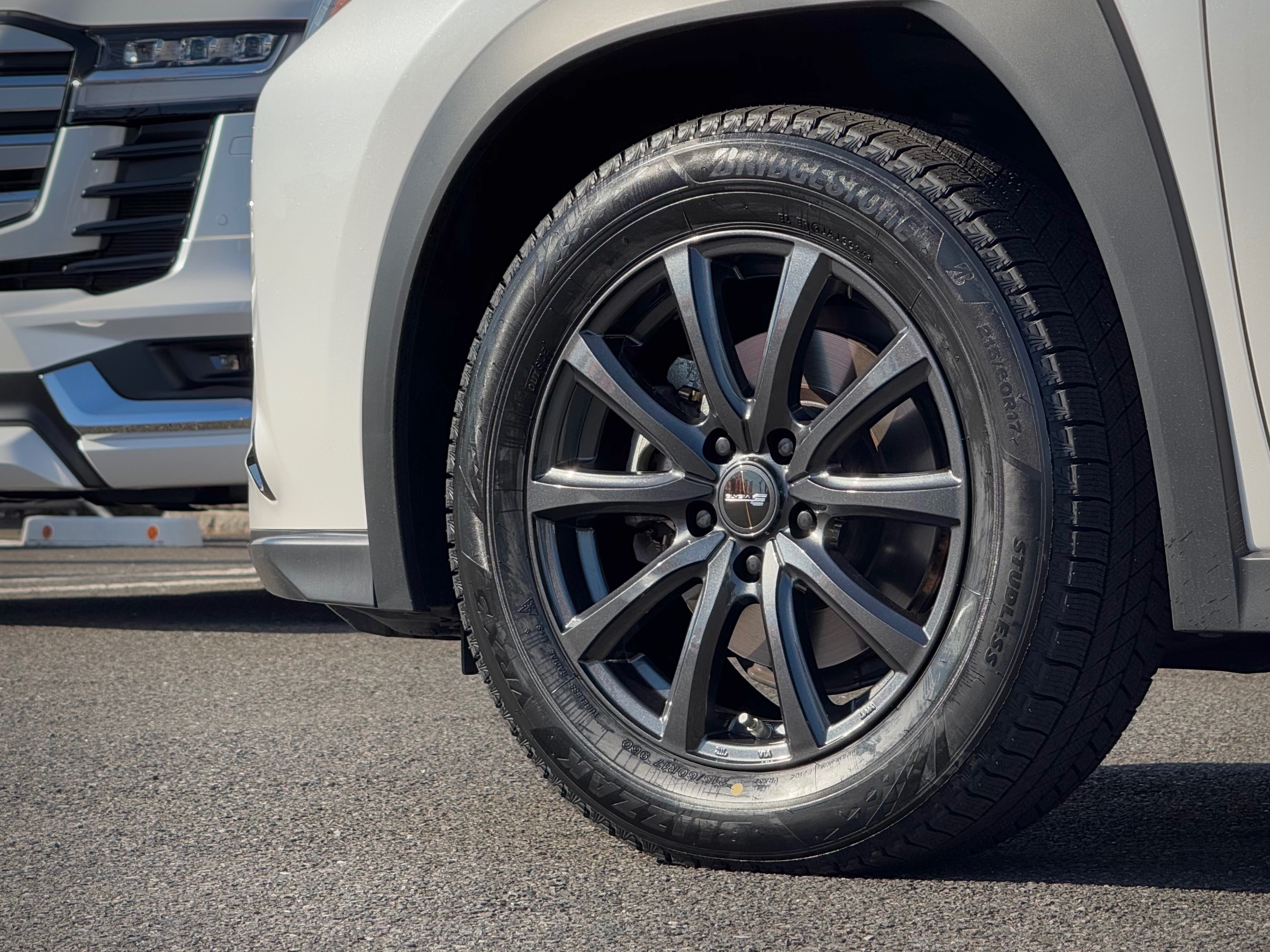 LEXUS UX250h ・BLIZZAK VRX3 冬支度。 | 店舗おススメ情報 | タイヤ館