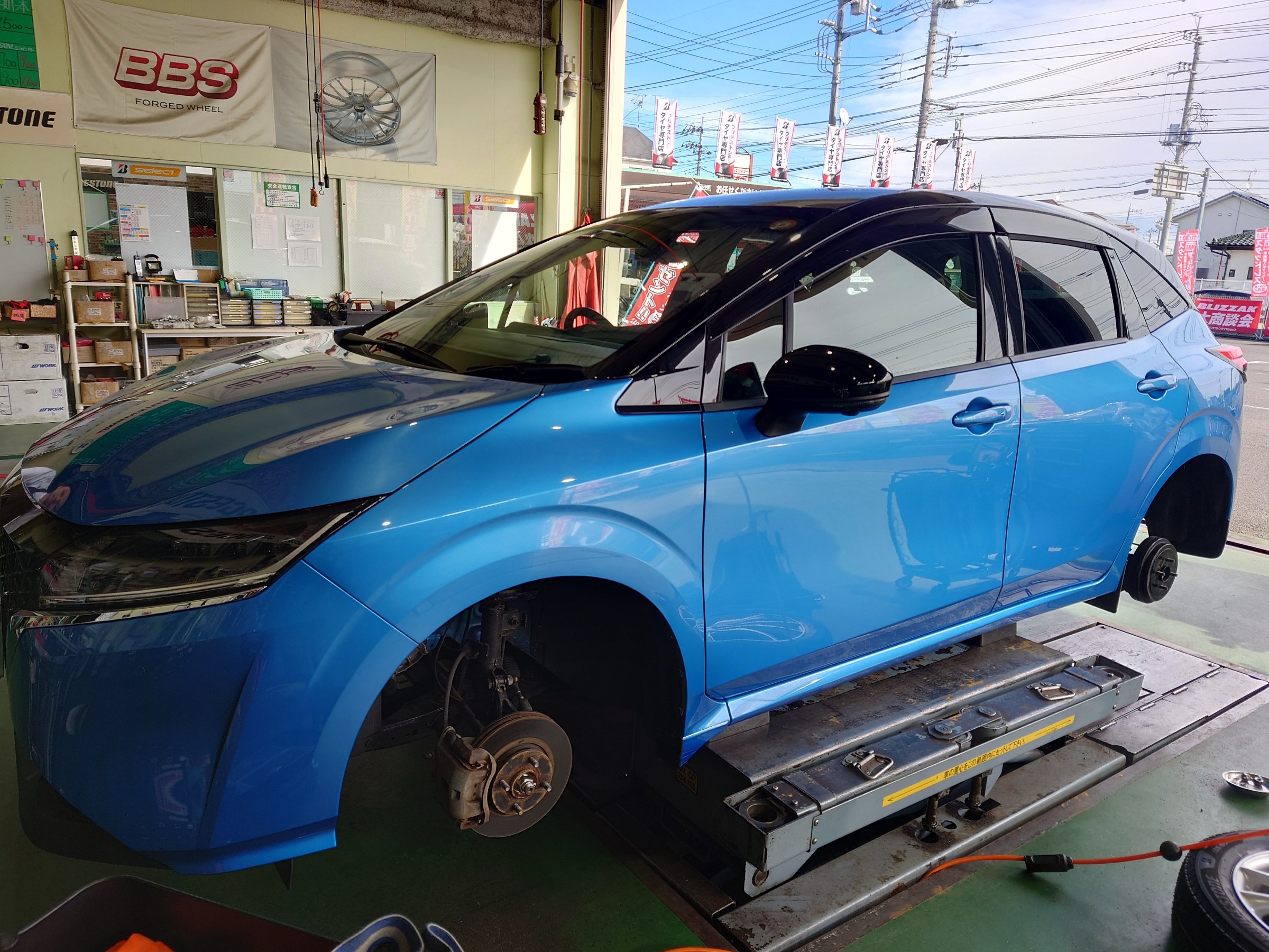 NISSAN ノート(E13) スタッドレスタイヤ交換 185/60R16 WZ-1