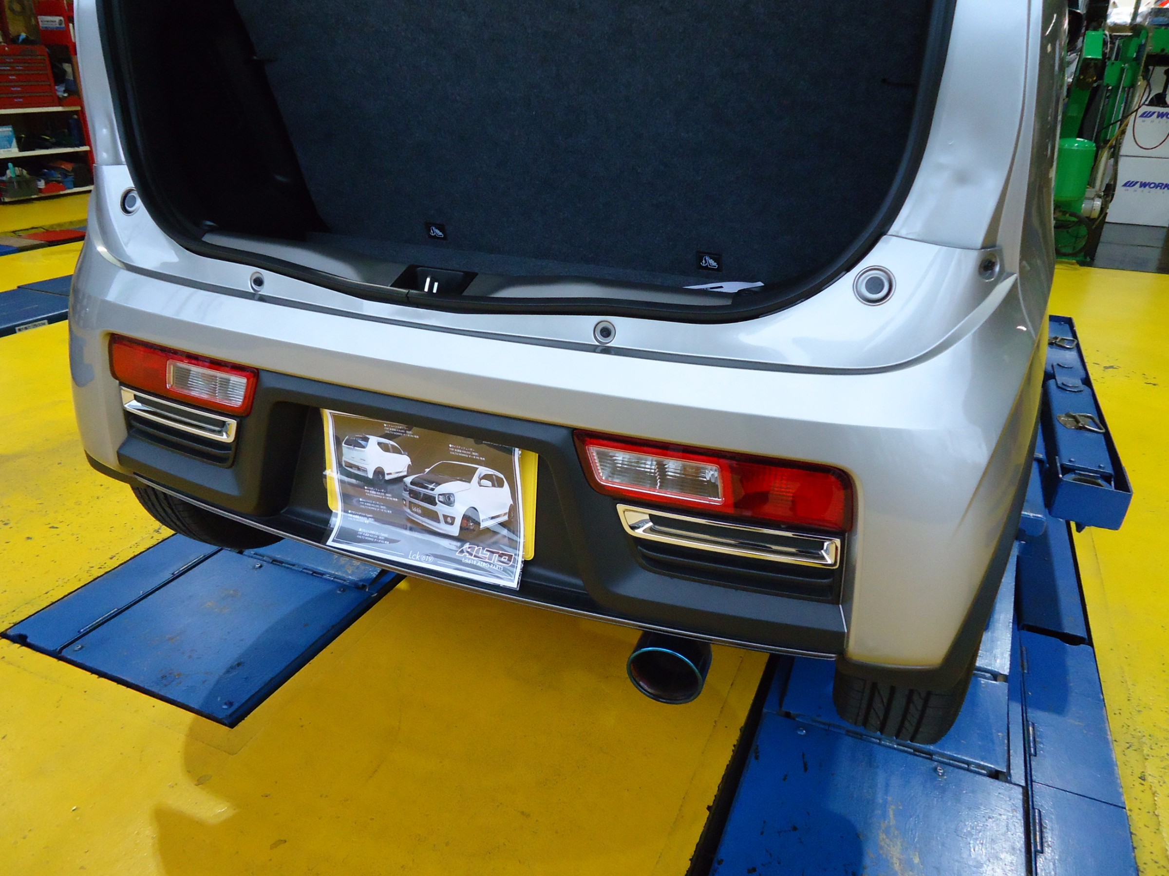 アルトワークス テールランプ ミツバ ホーン取付 スズキ アルトワークス4wd その他 パーツ取付 各種用品取付 サービス事例 タイヤ館 長岡西 タイヤからはじまる トータルカーメンテナンス タイヤ館グループ
