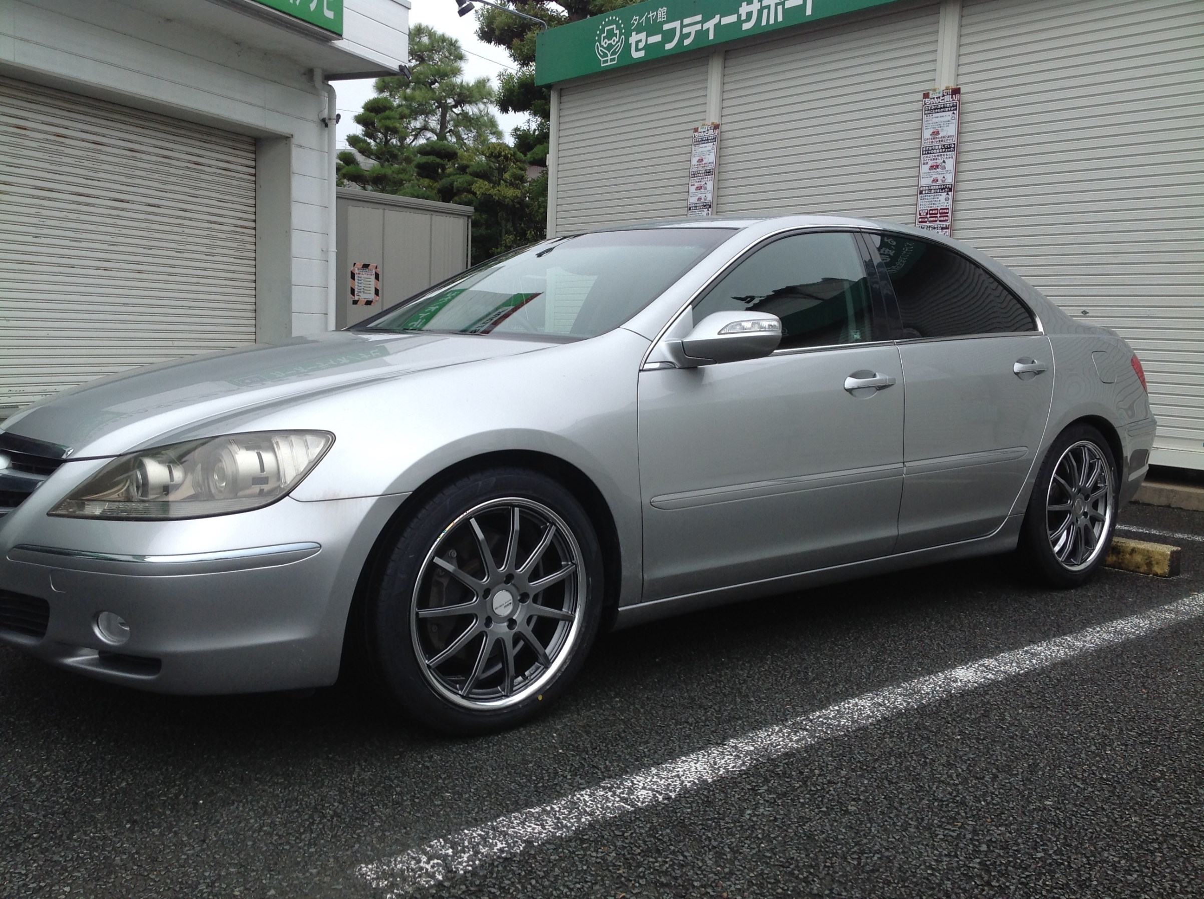 Kb1 レジェンド タイヤ ホイール交換 ダウンサス交換 ホンダ レジェンド タイヤ タイヤ ホイール関連 タイヤ ホイール交換 4輪トータルアライメント調整 サービス事例 タイヤ館 浜松中央 タイヤからはじまる トータルカーメンテナンス タイヤ館グループ