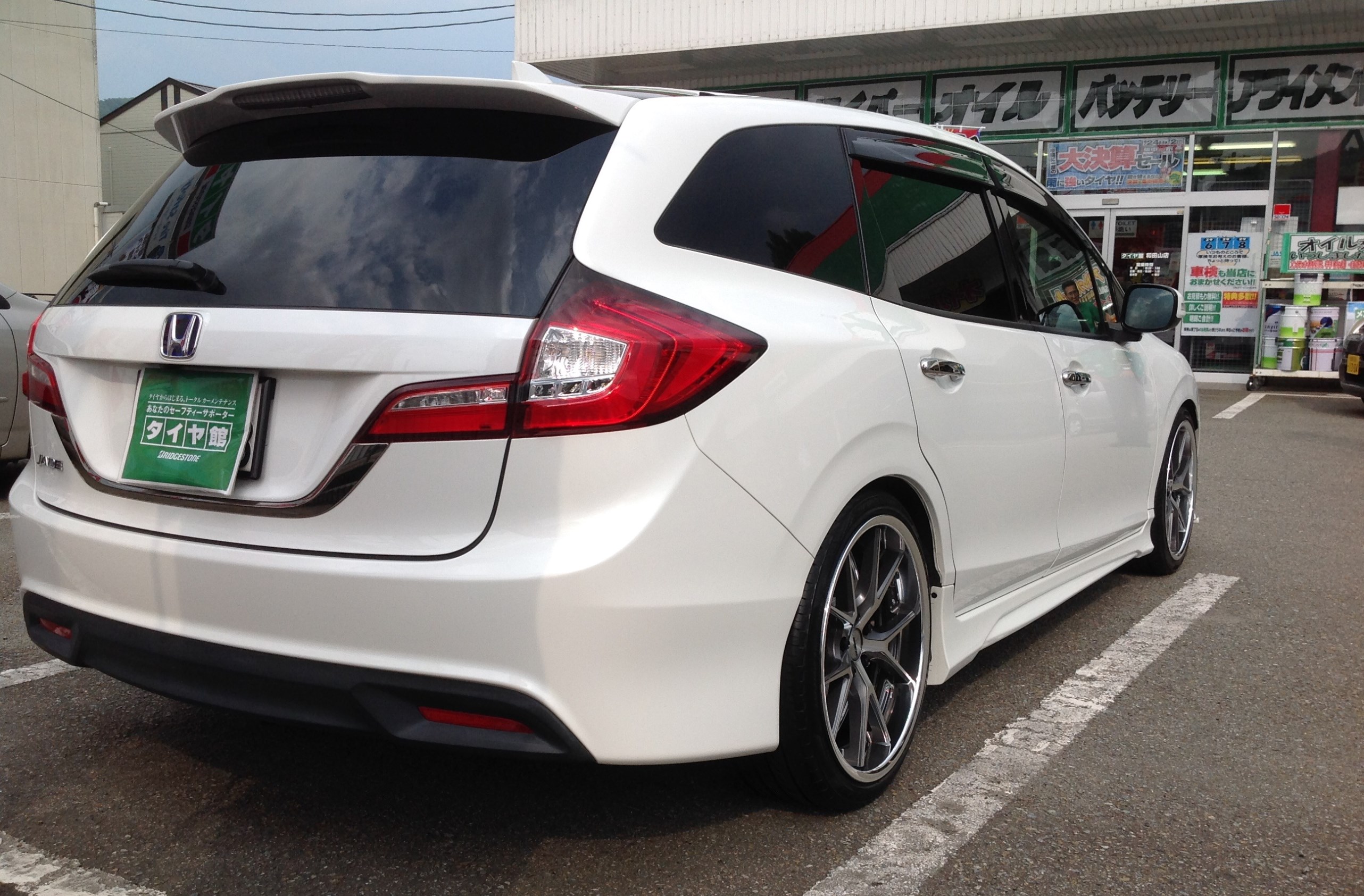 写真多め Weds新作 Maverick 905s ホンダ ジェイドｒｓに装着しました ホンダ ジェイド ホイール タイヤ ホイール関連 タイヤ ホイール交換 スタッフ日記 タイヤ館 和田山 兵庫県のタイヤ カー用品ショップ タイヤからはじまる トータルカー