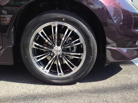 新型ノートをインチアップ 日産 ノート ホイール サービス事例 タイヤ館 磯子 神奈川県のタイヤ カー用品ショップ タイヤからはじまる トータルカーメンテナンス タイヤ館グループ