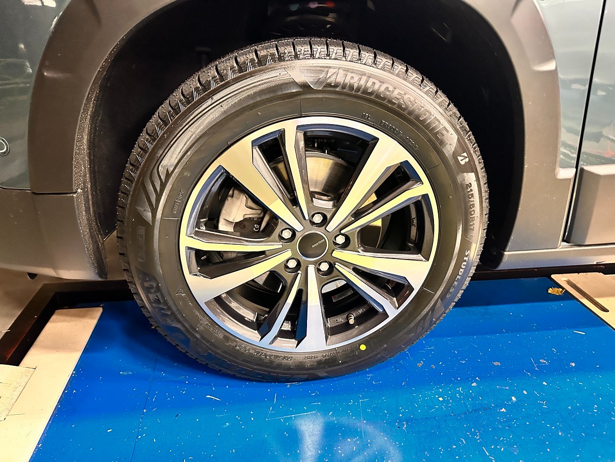 プジョー リフター スタッドレスタイヤホイールセット取付 | 店舗お