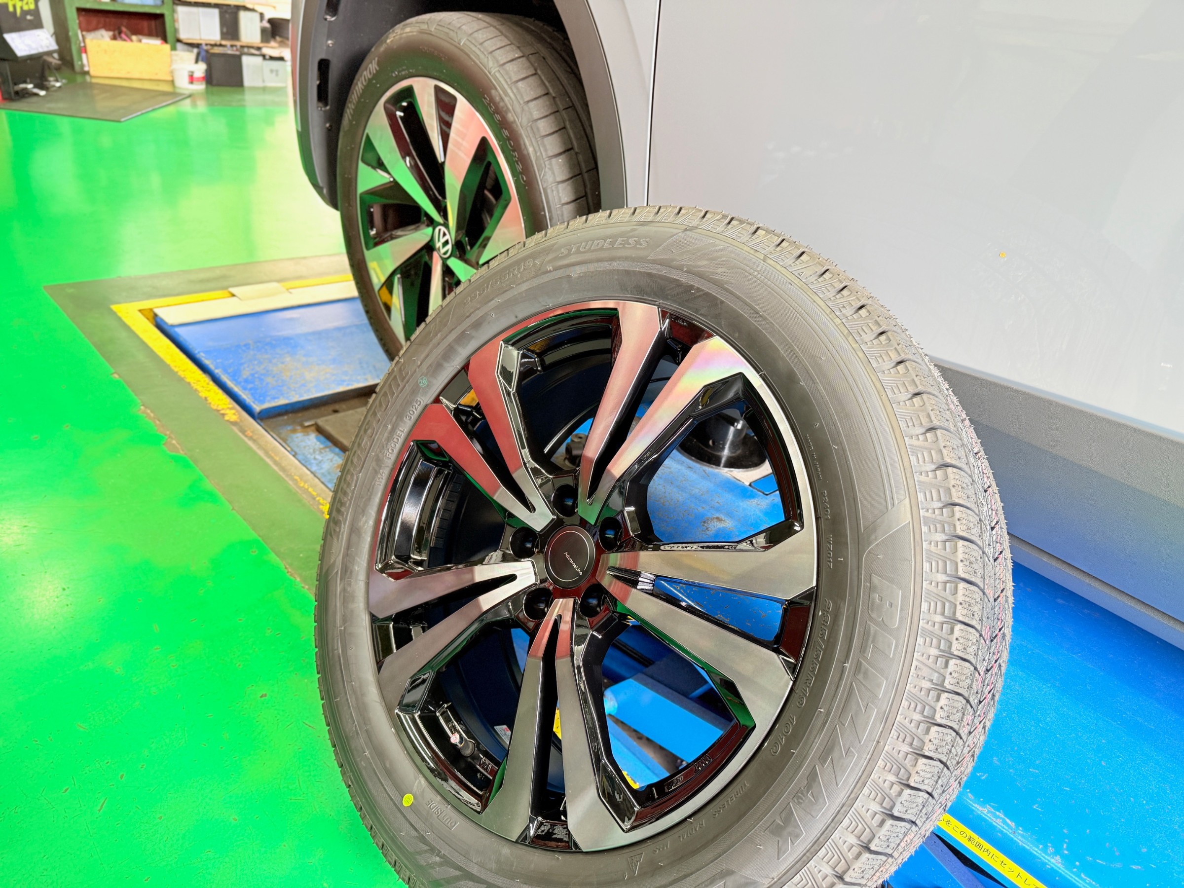 フォルクスワーゲン ID.4 スタッドレス装着です | 店舗おススメ情報