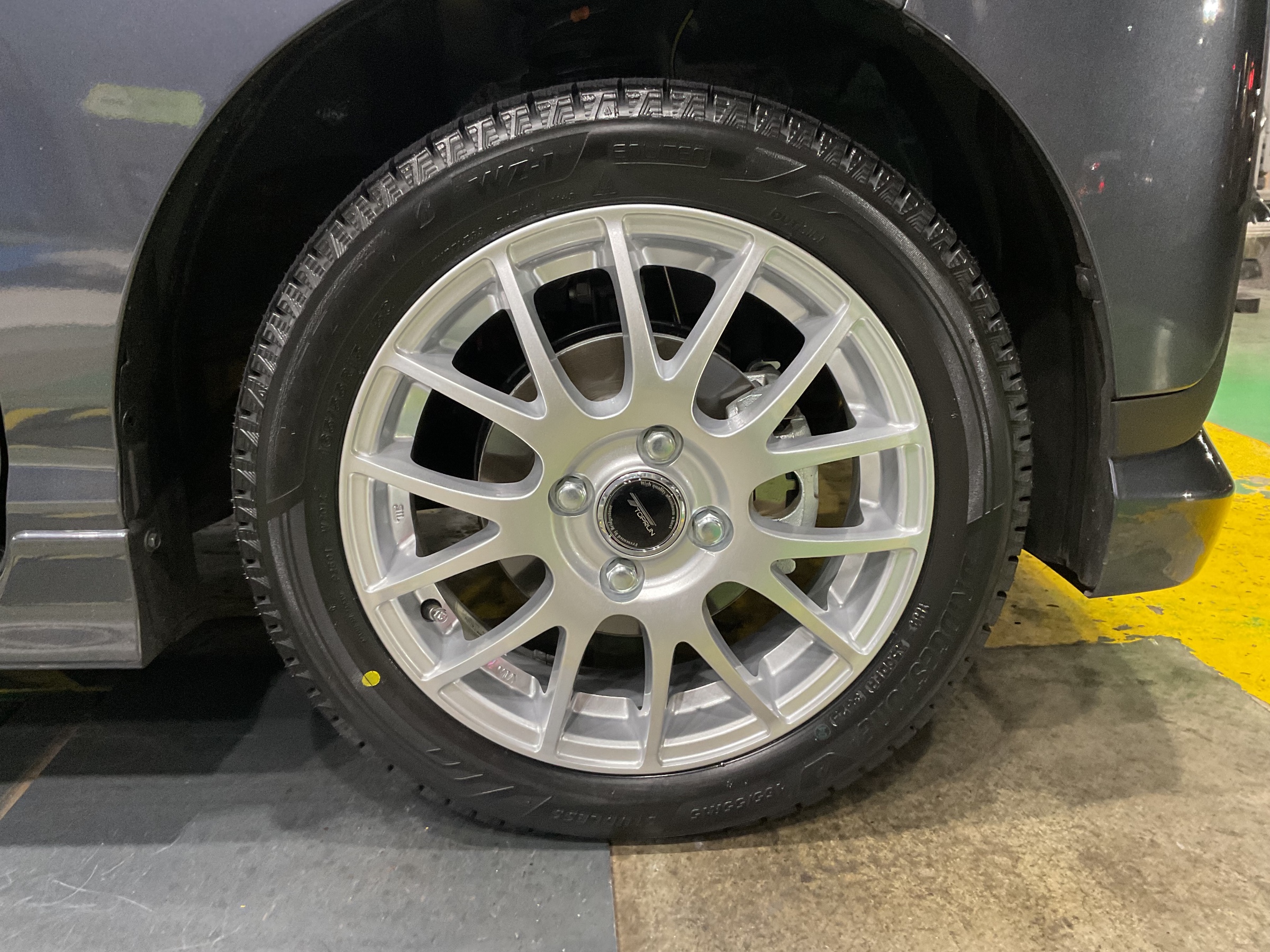 新型ムーヴに冬タイヤ&ホイールセット取り付けです‼︎ | 店舗おススメ