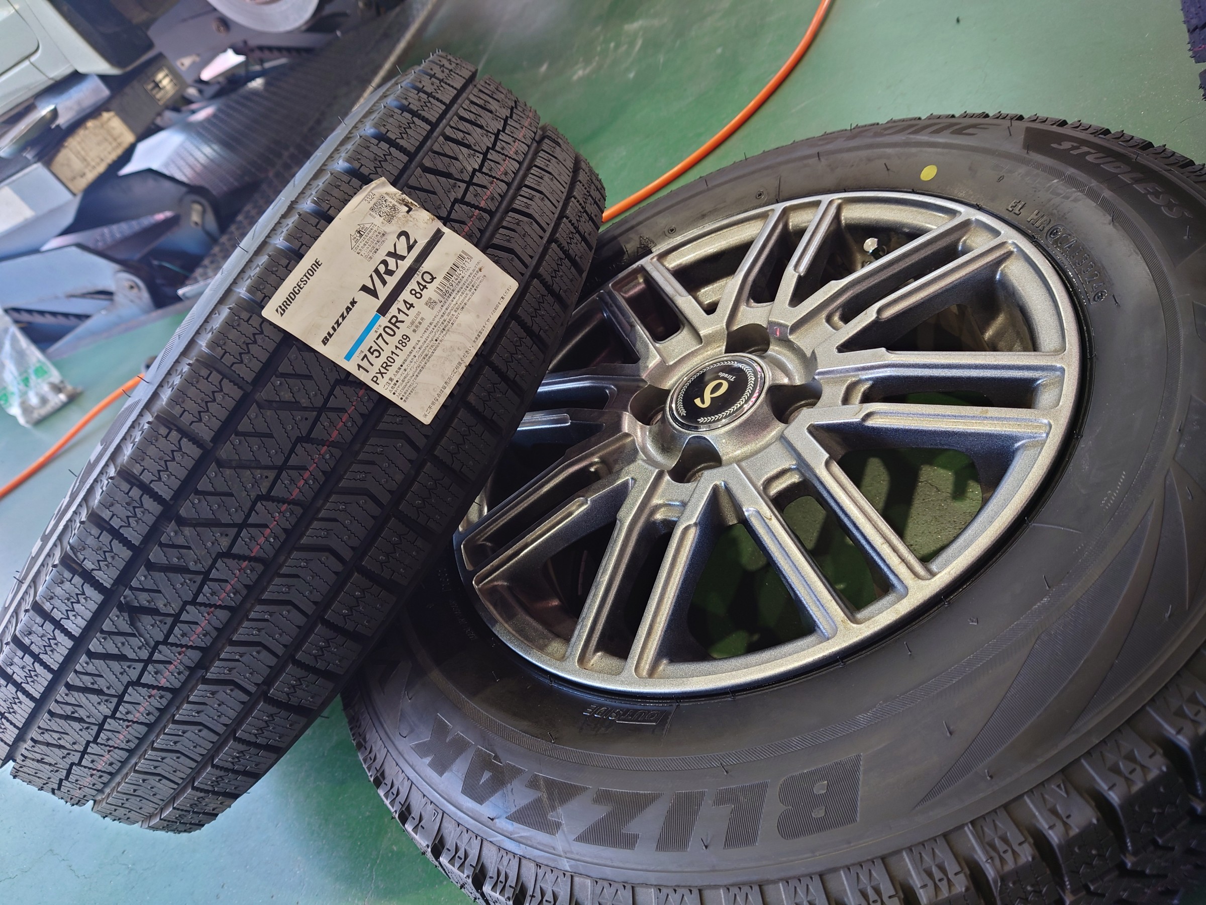 HONDA フィットハイブリッド(GP5) スタッドレスタイヤ交換 ブリザック