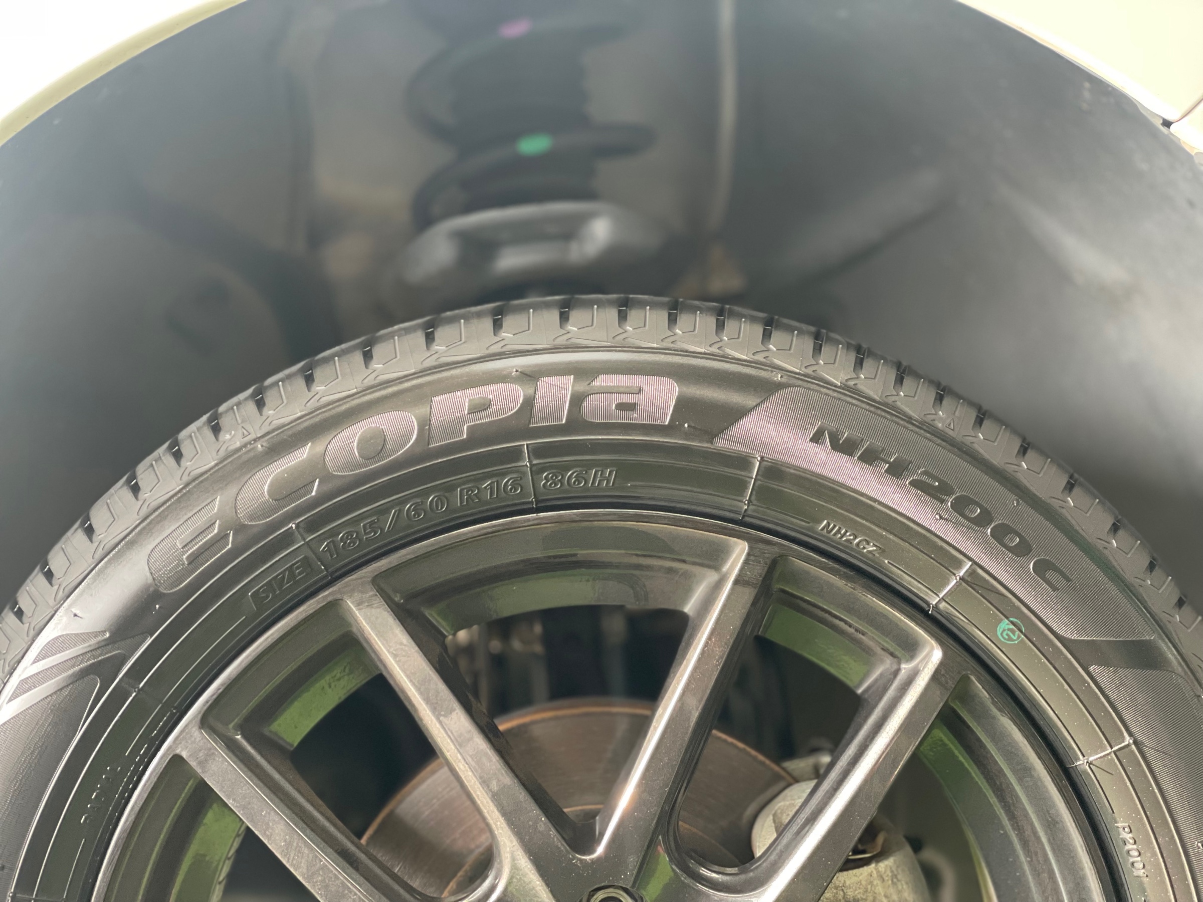 タイヤ館土山　日産 ノート e-POWER E13　タイヤ交換〈NH200C装着〉