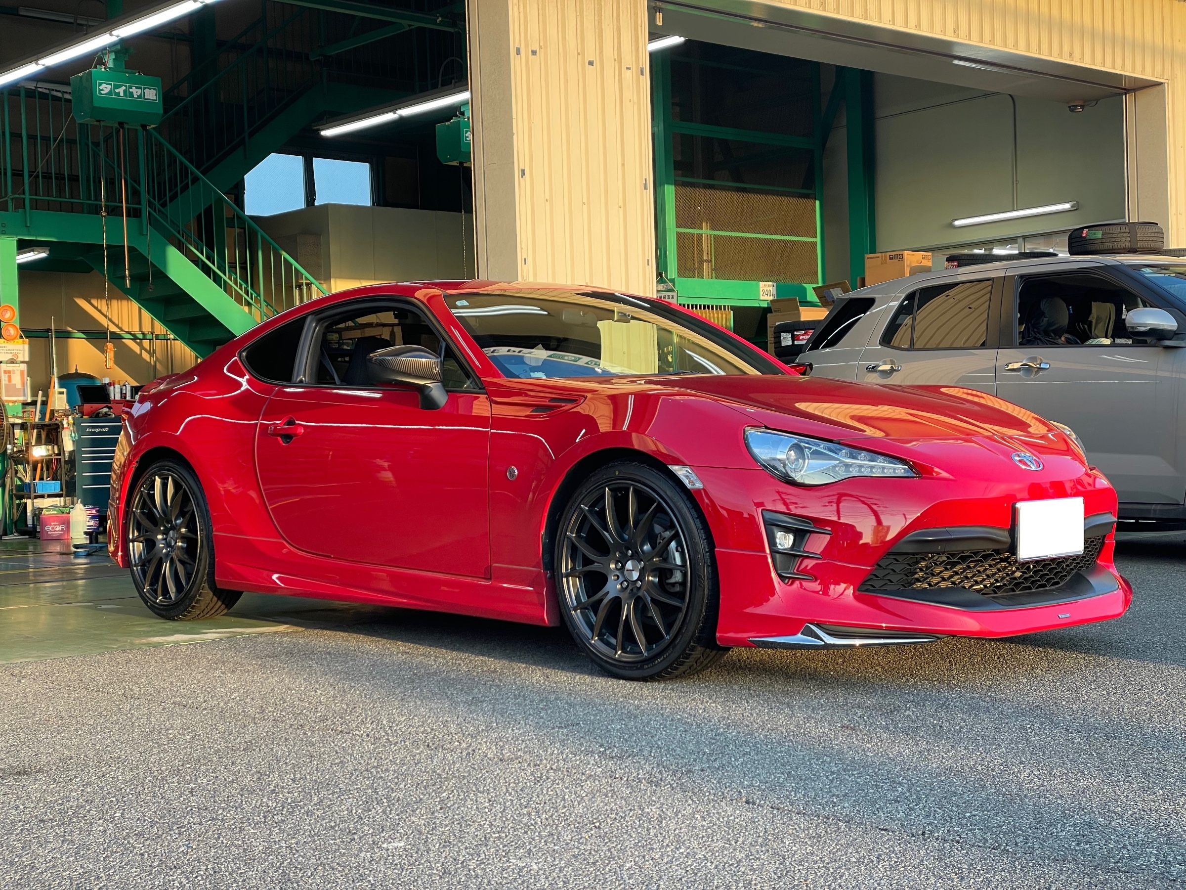 タイヤ館土山　トヨタ 86 ZN6　タイヤ交換