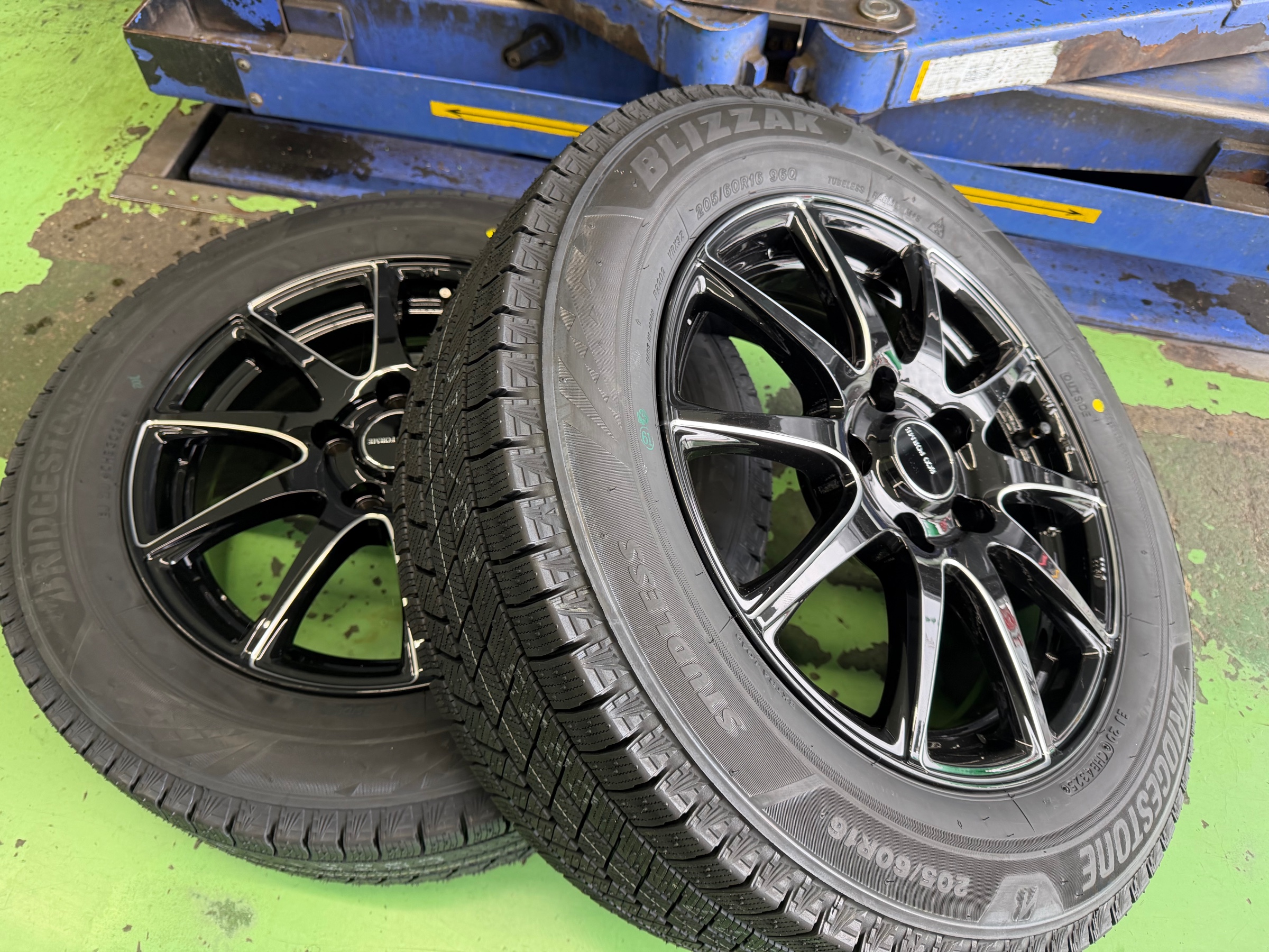 新型ステップワゴン スタッドレスタイヤホイールセット取付 | 店舗お