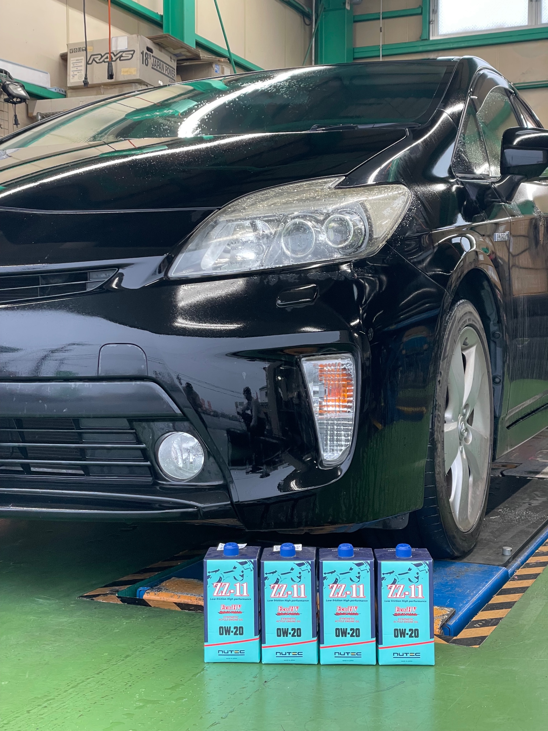 タイヤ館土山　トヨタ プリウス ZVW30　エンジンオイル交換