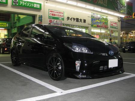 トヨタ ３０プリウスにレオニスＷＸでインチアップ♪ | サービス事例