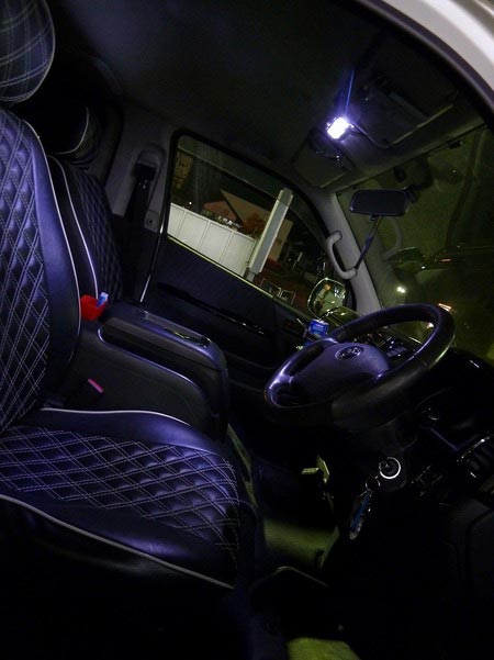 ハイエース タイヤ交換 愛車のご紹介 サービス事例 タイヤ館 阿見 茨城県のタイヤ カー用品ショップ タイヤからはじまる トータルカーメンテナンス タイヤ館グループ