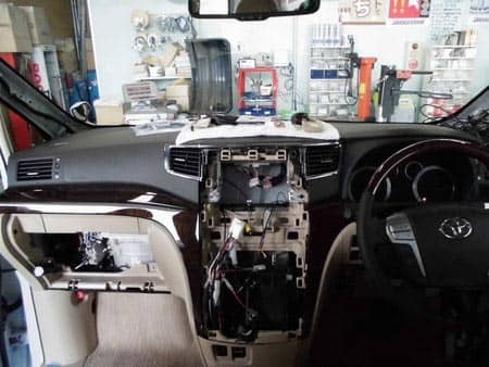 間髪いれず ２台目アルファードにナビお取り付け 合間に スタッフ日記 タイヤ館 山形南 山形県のタイヤ カー用品ショップ タイヤからはじまる トータルカーメンテナンス タイヤ館グループ