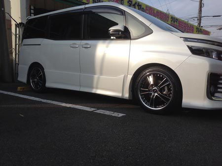 80系 ヴォクシー 18インチ+車高調♪ | 店舗おススメ情報