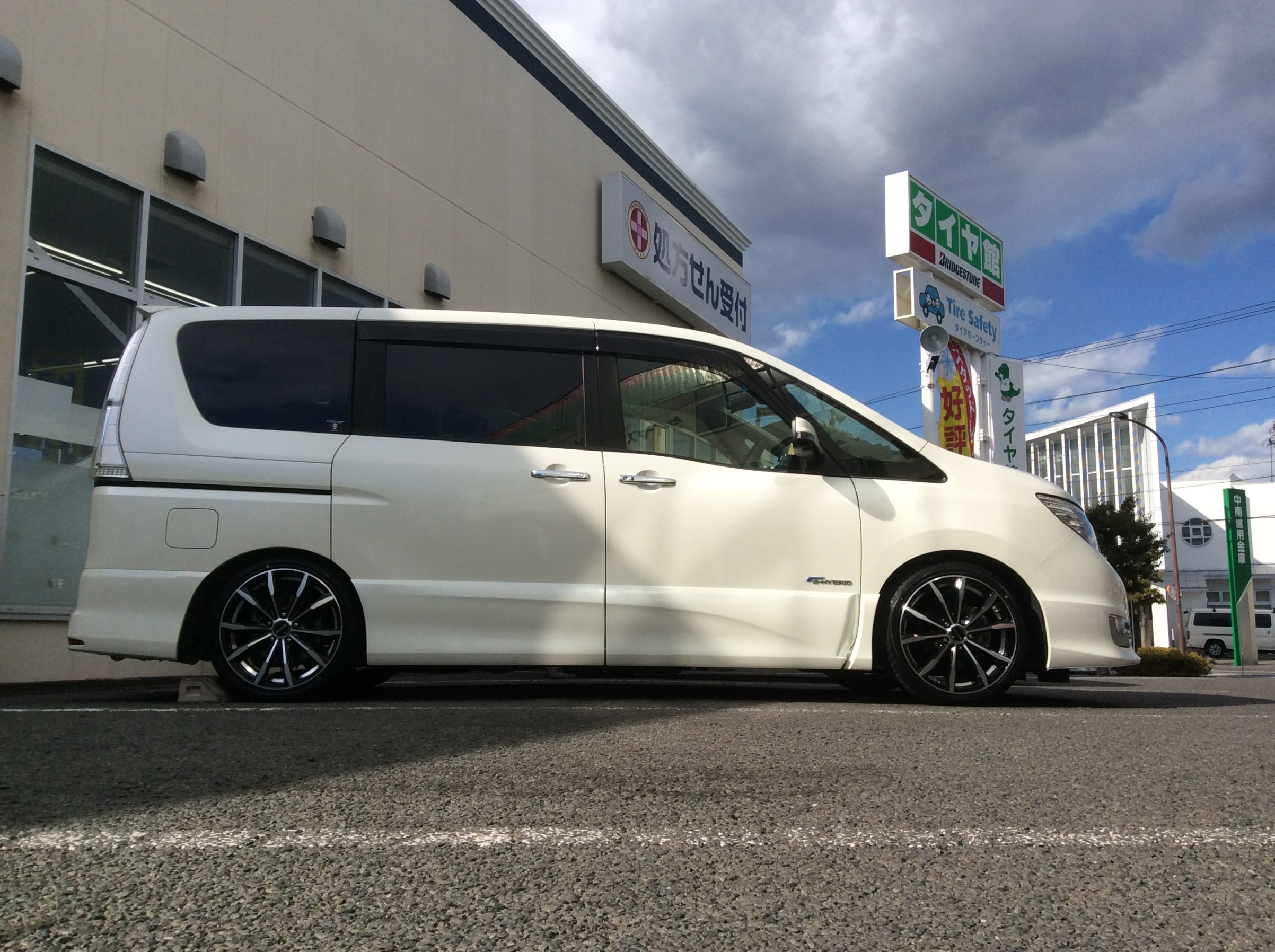 C26セレナ ホイールセット＆車高調取り付け | 店舗おススメ情報