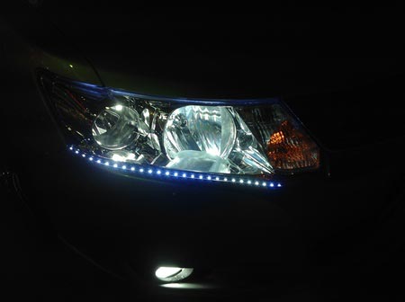 ヘッドライトもｌｅｄ化で 最新の車にも 負けてない むしろ カッコイイ サービス事例 タイヤ館 高知 高知県のタイヤ カー用品ショップ タイヤからはじまる トータルカーメンテナンス タイヤ館グループ