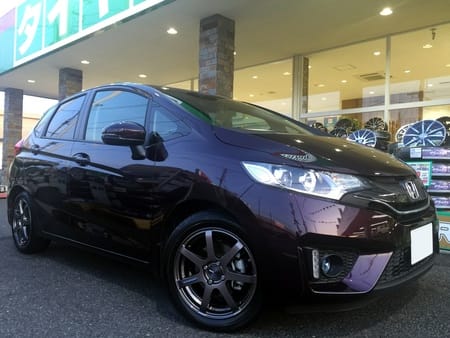 ホンダ フィット3 タイヤホイール交換 Tpms取付でご来店です サービス事例 タイヤ館 うしく上柏田 茨城県のタイヤ カー用品ショップ タイヤからはじまる トータルカーメンテナンス タイヤ館グループ