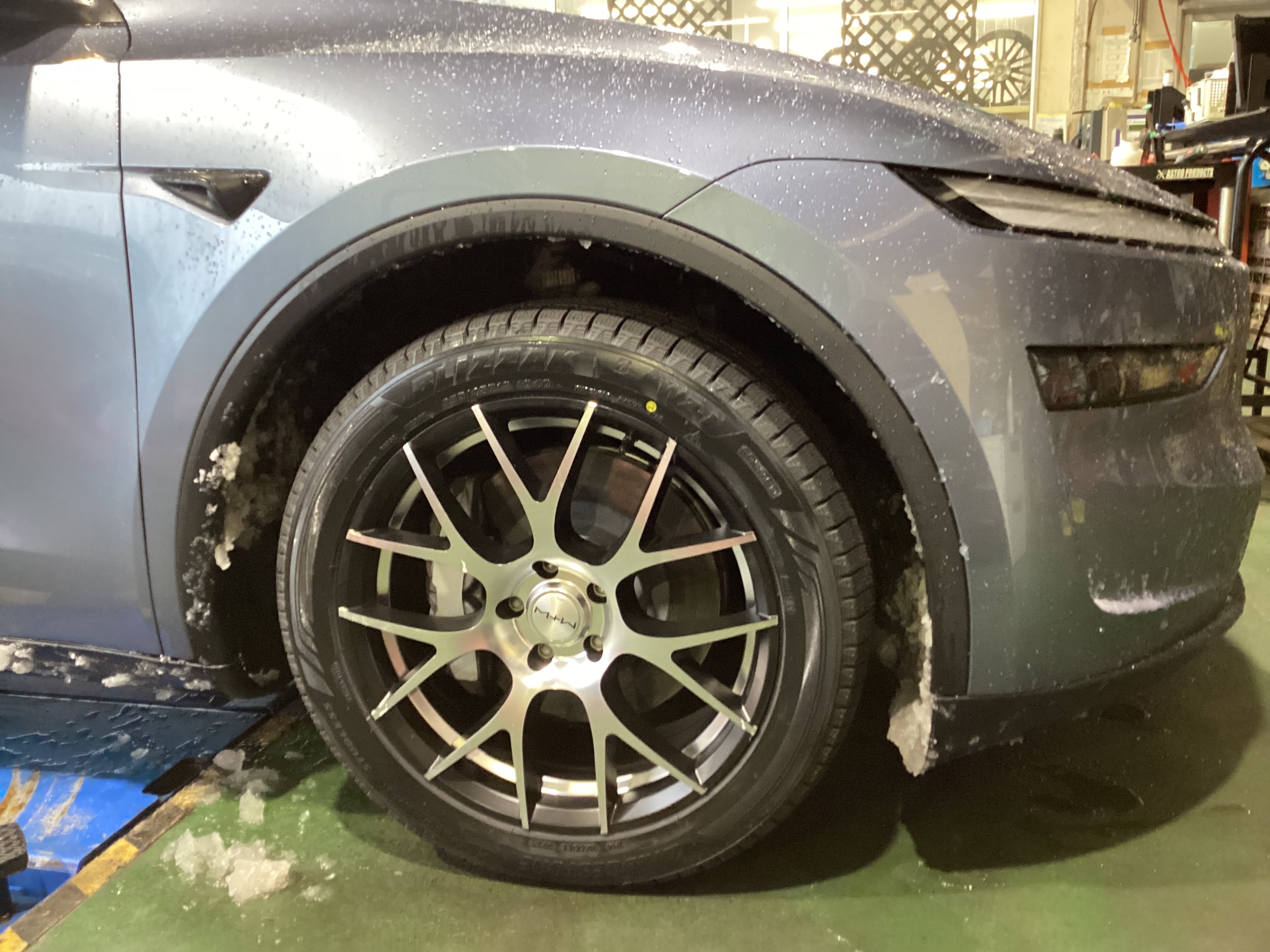 テスラ モデルY 純正タイヤ 255 45R 19 TESLA model Y 美品】255/45R19