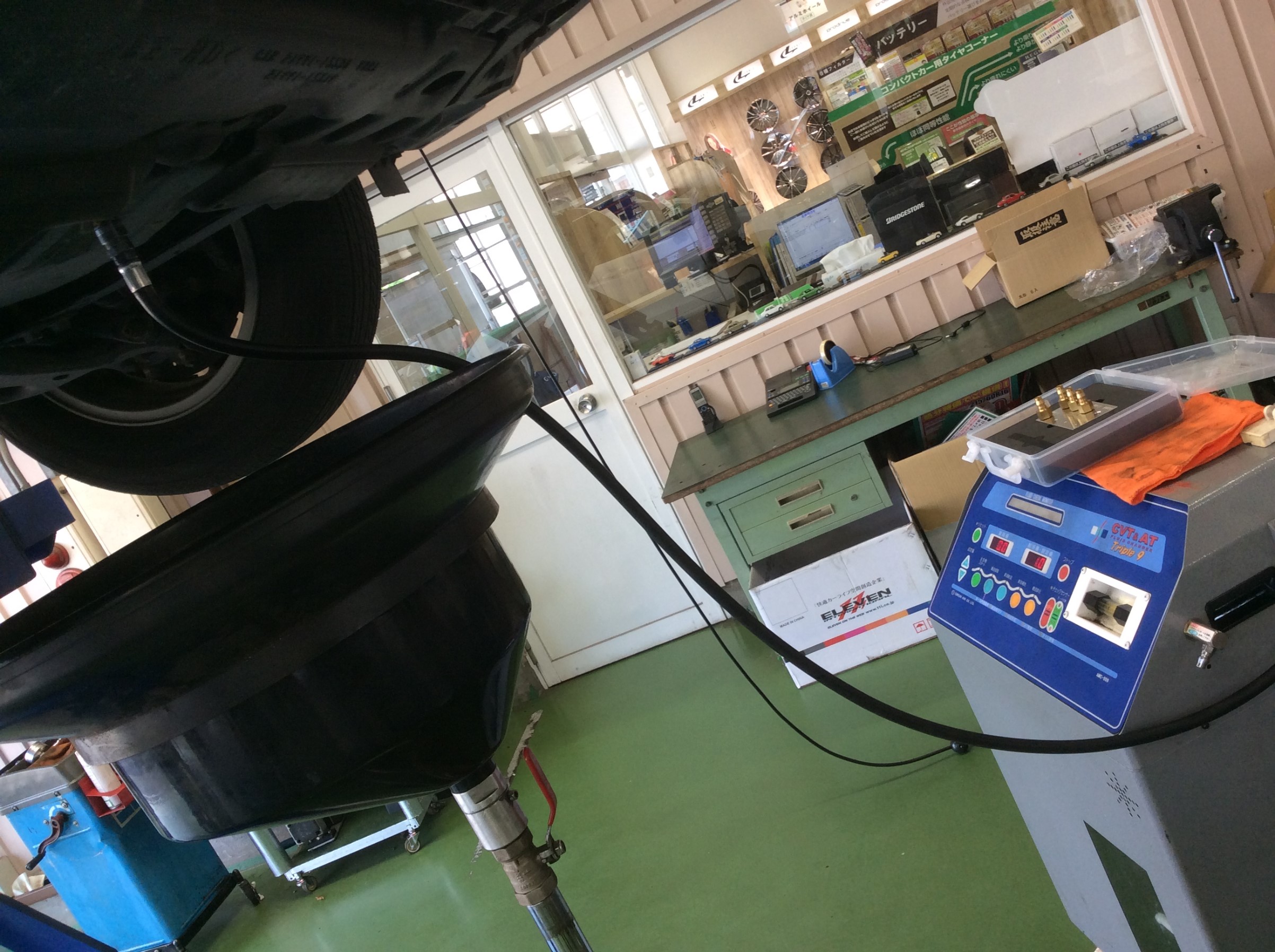 レベルゲージ無しatf Cvt車 当店ならフルード交換できます メンテナンス商品 オイル関連 Atf交換 サービス事例 タイヤ館 うしく上柏田 茨城県のタイヤ カー用品ショップ タイヤからはじまる トータルカーメンテナンス タイヤ館グループ