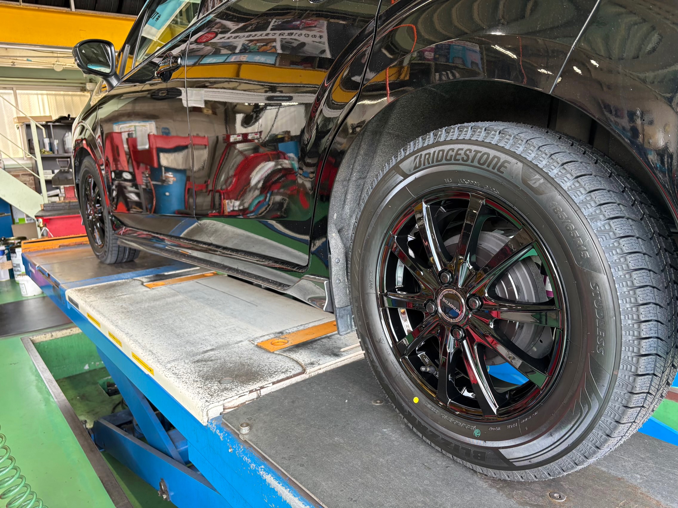 ノート スタッドレスタイヤ、ホイールセット取り付け！ | 店舗おススメ