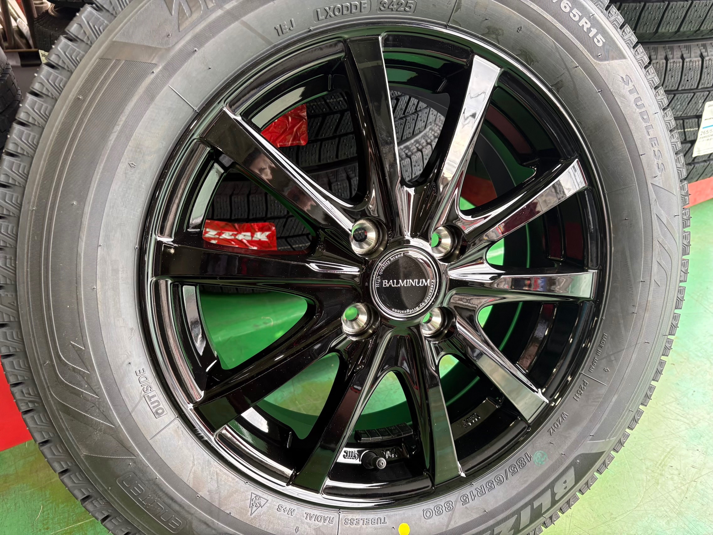 ノート スタッドレスタイヤ、ホイールセット取り付け！ | 店舗おススメ