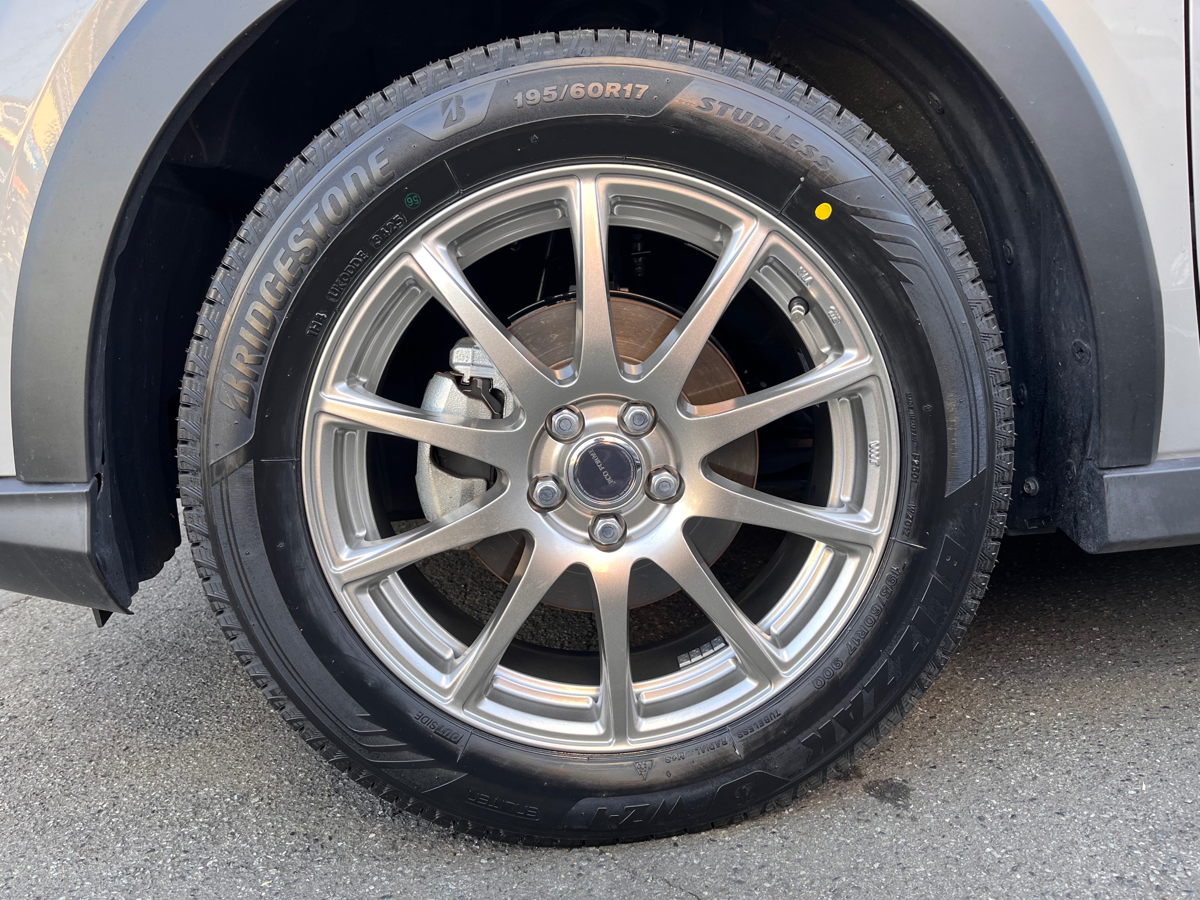 ダイハツロッキーにスタッドレスセット取付 | 店舗おススメ情報