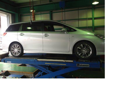 ウィッシュ RAYS ブロッケンDS45 取り付け！！ | 店舗おススメ  