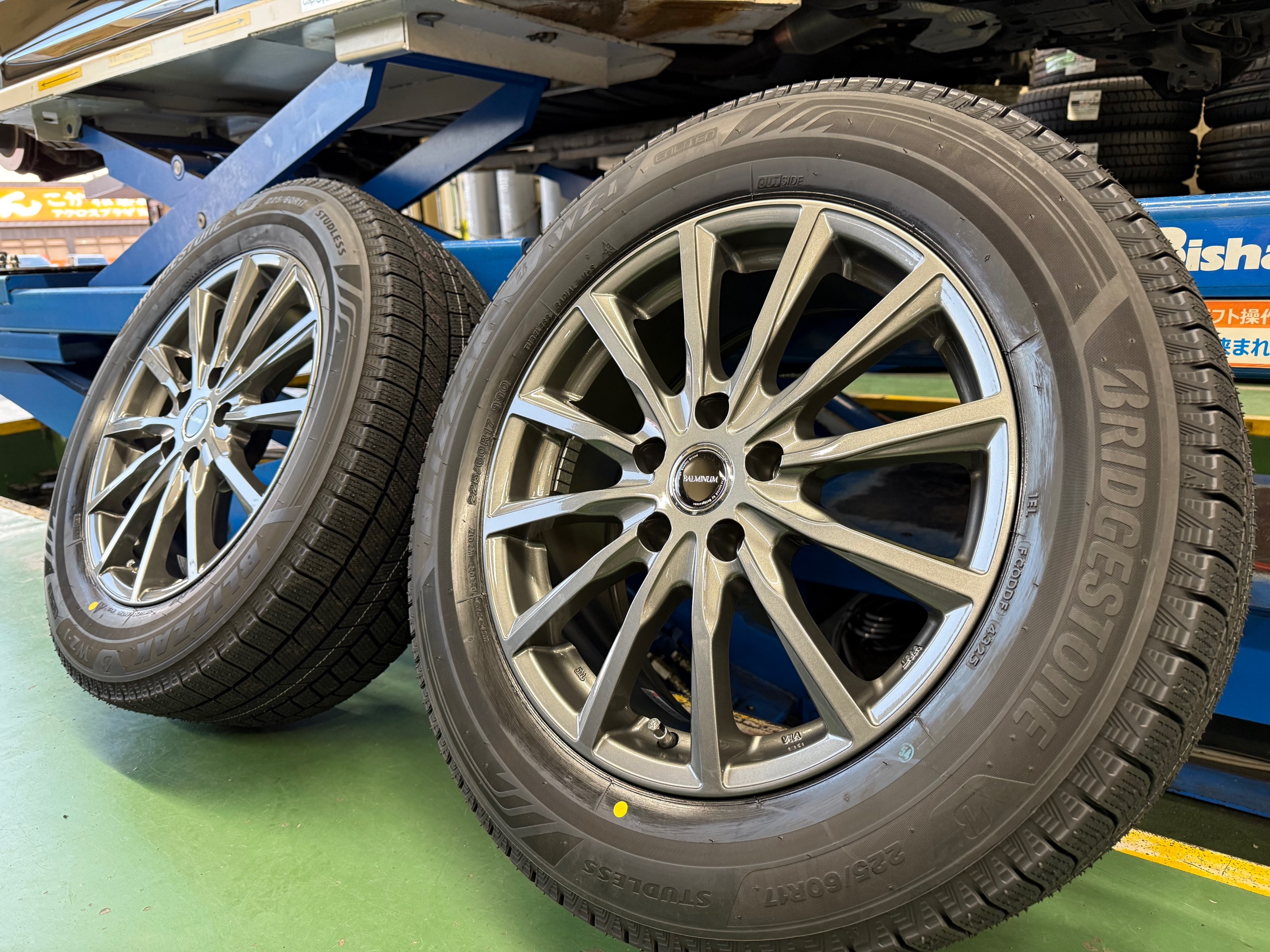 専用【28】 まだまだ冬タイヤ在庫あります！トヨタ アルファード（AYH30W）に冬