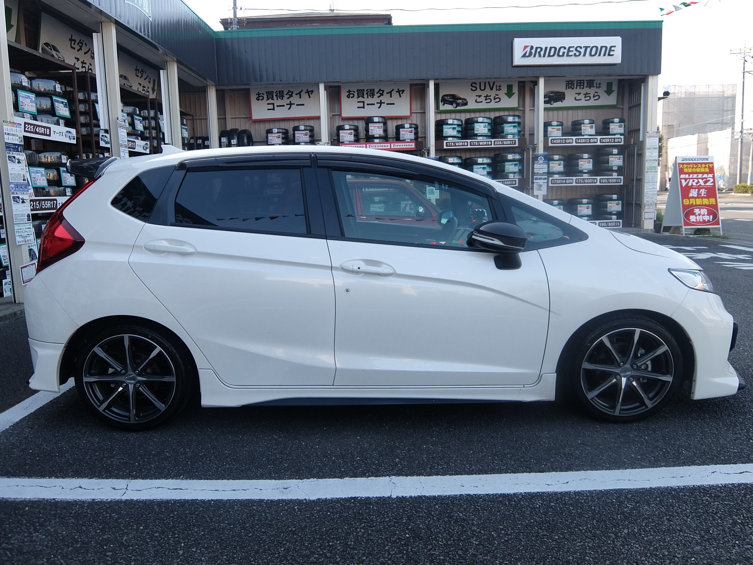 ホンダ ｆｉｔ ｒｓ 無限スポーツサスペンション交換 ホンダ フィット その他 パーツ取付 サスペンション取付 サービス事例 タイヤ館 うしく上柏田 茨城県のタイヤ カー用品ショップ タイヤからはじまる トータルカーメンテナンス タイヤ館グループ