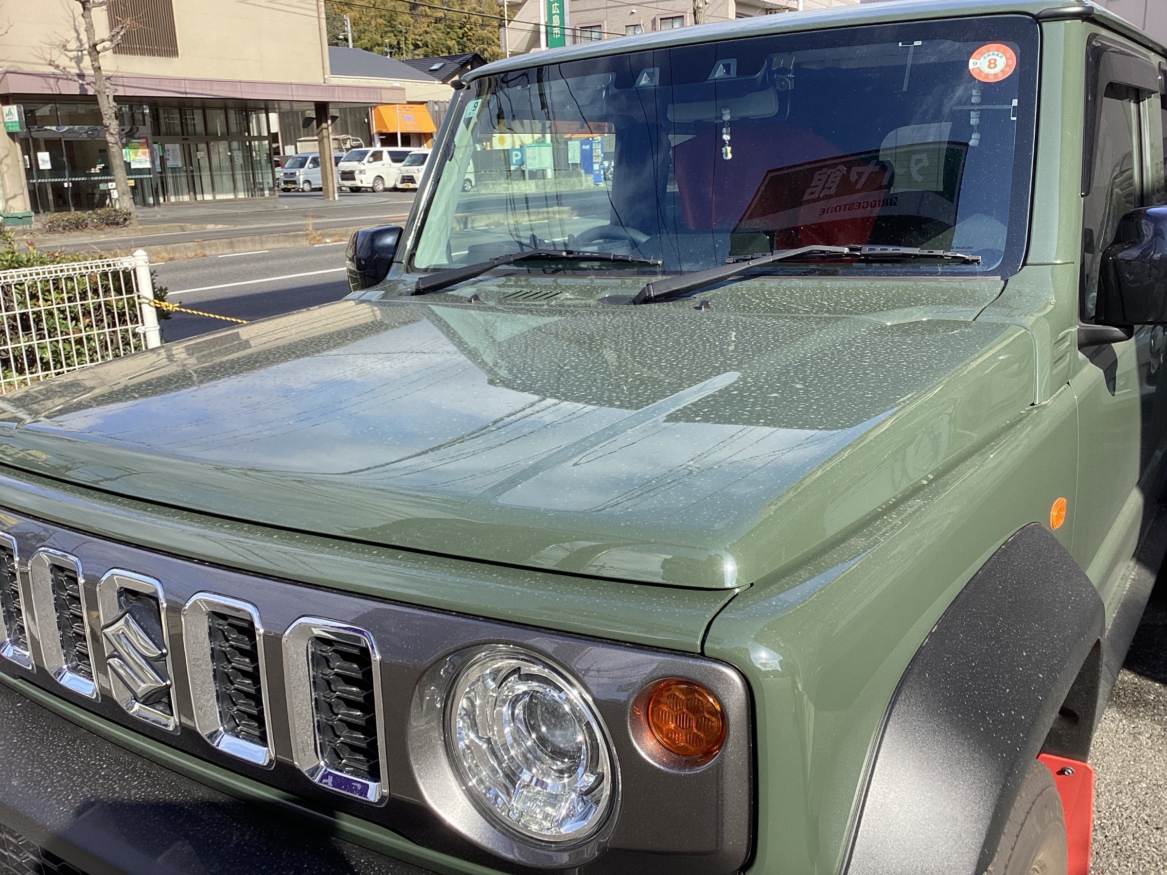 黄砂や雪で汚れてます。それは仕方ないです